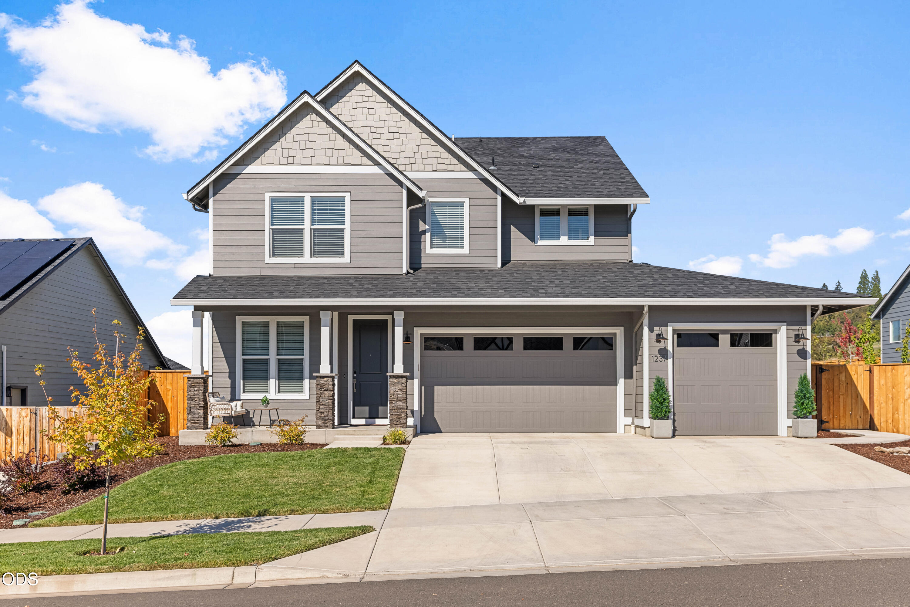 1237 Stonegate Drive, Eagle Point, OR 97524 — photo 2