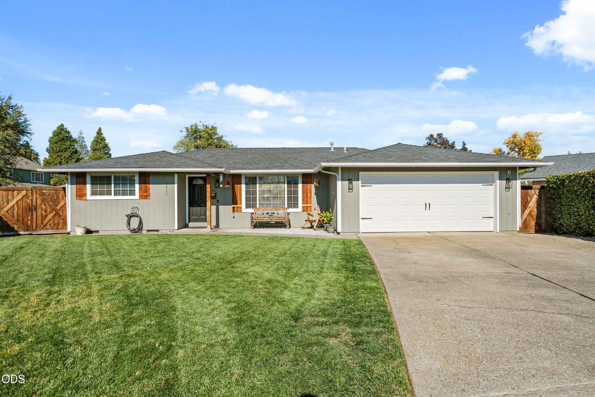 1011 Hermosa Drive — photo