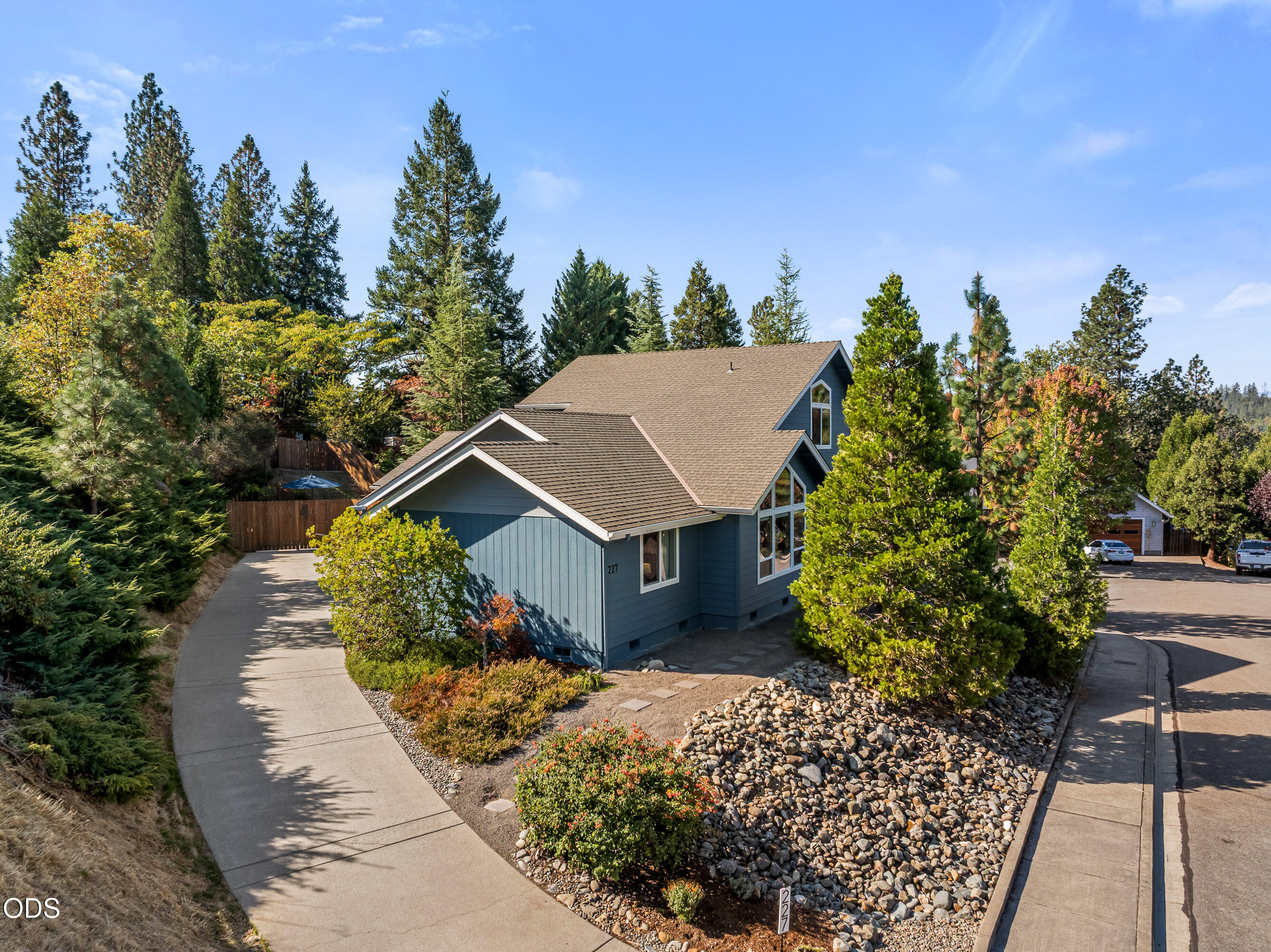 227 Sapphire Court — photo