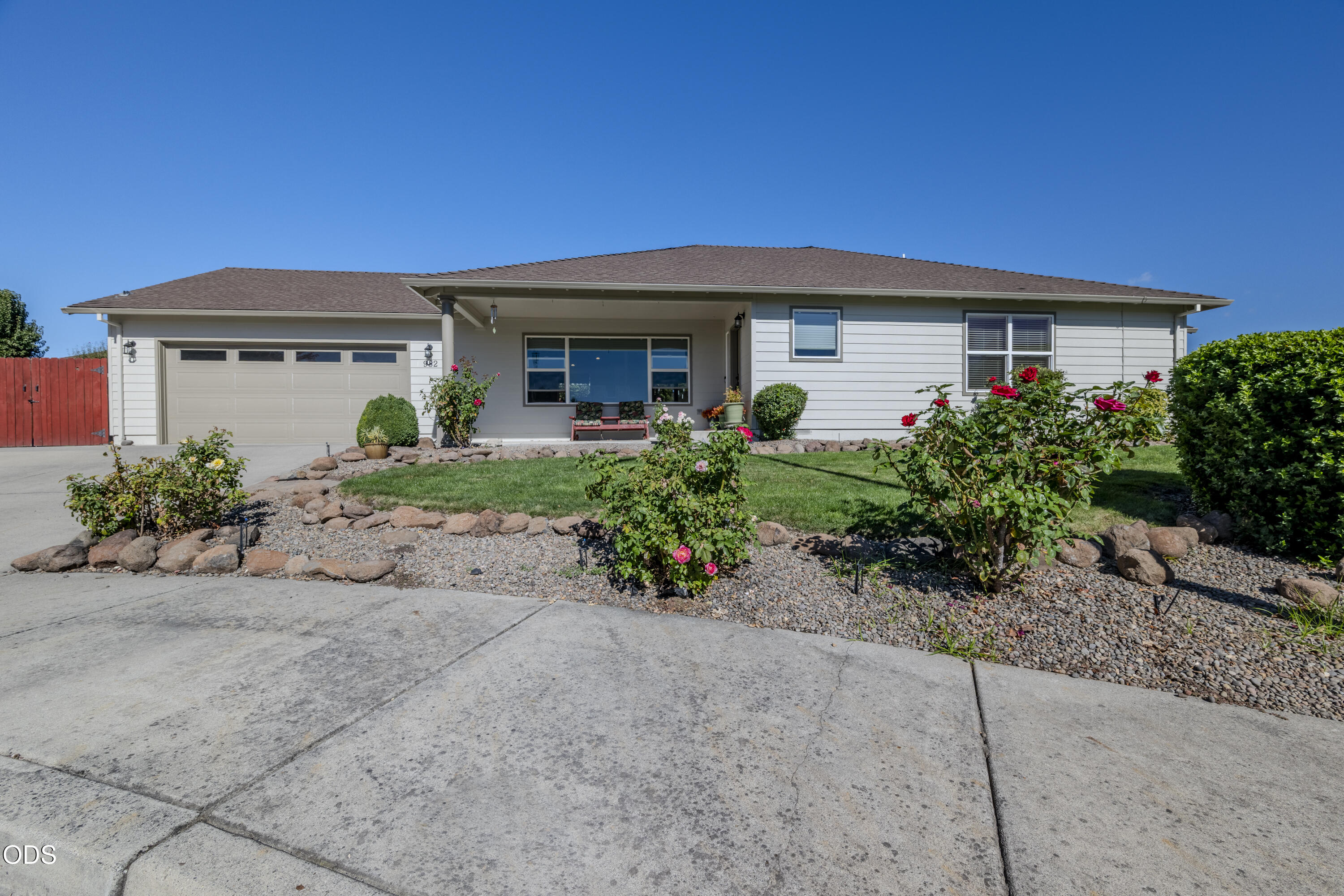 982 Jessica Court — photo