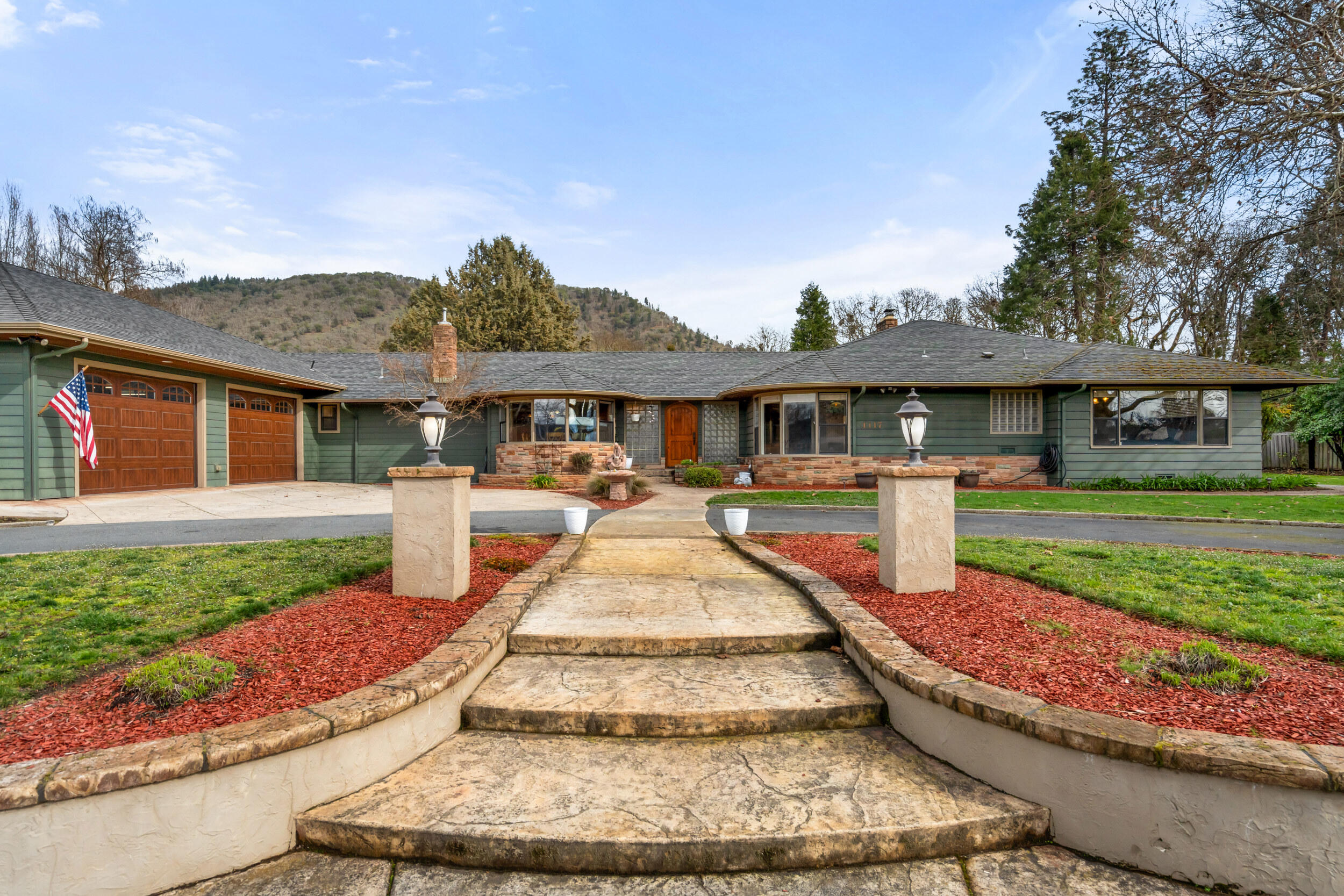 1117 NE Memorial Drive — photo