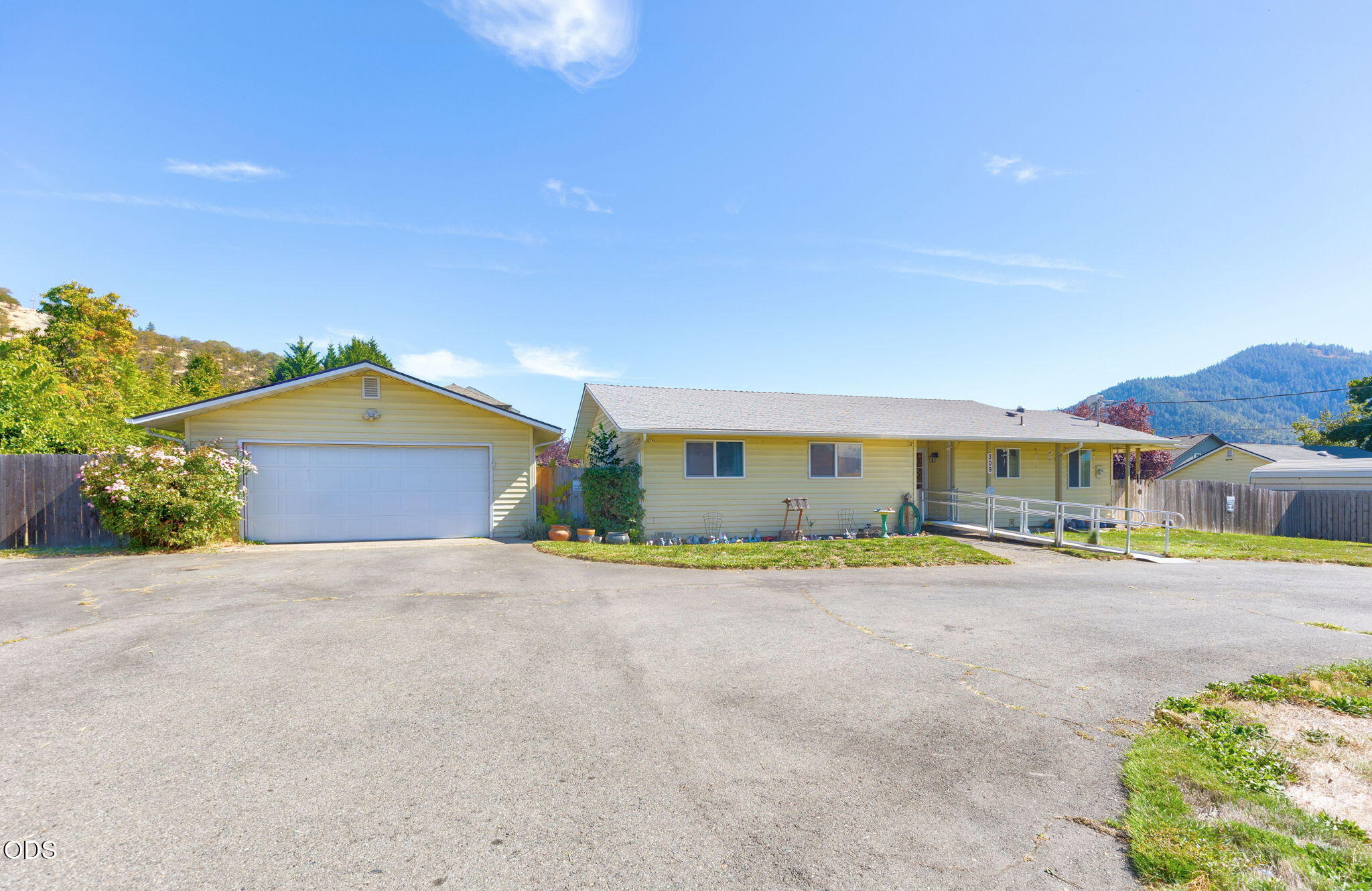309 NE Terry Lane — photo
