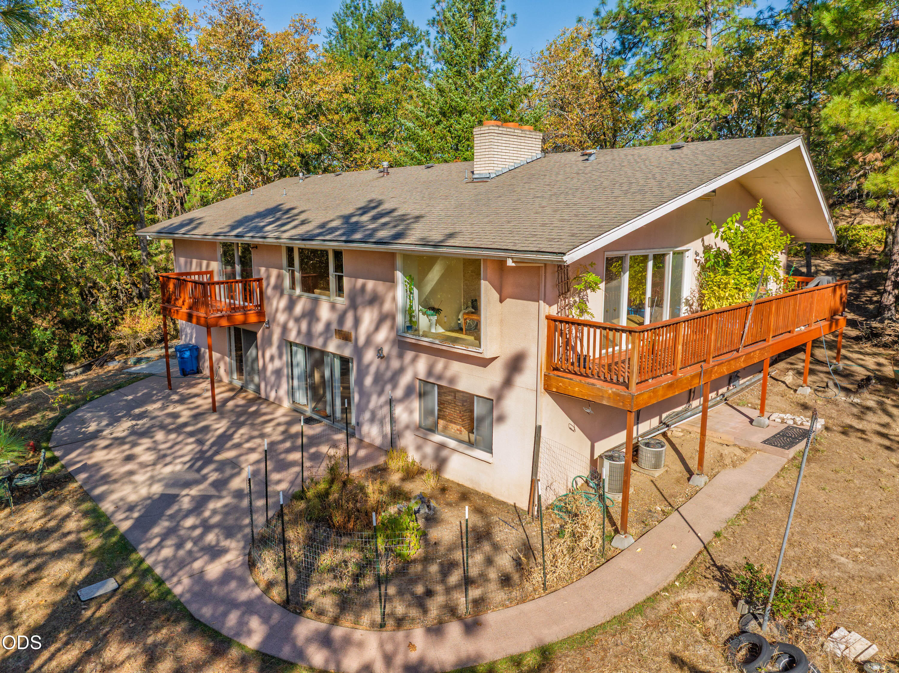 341 SE Hilltop Drive — photo