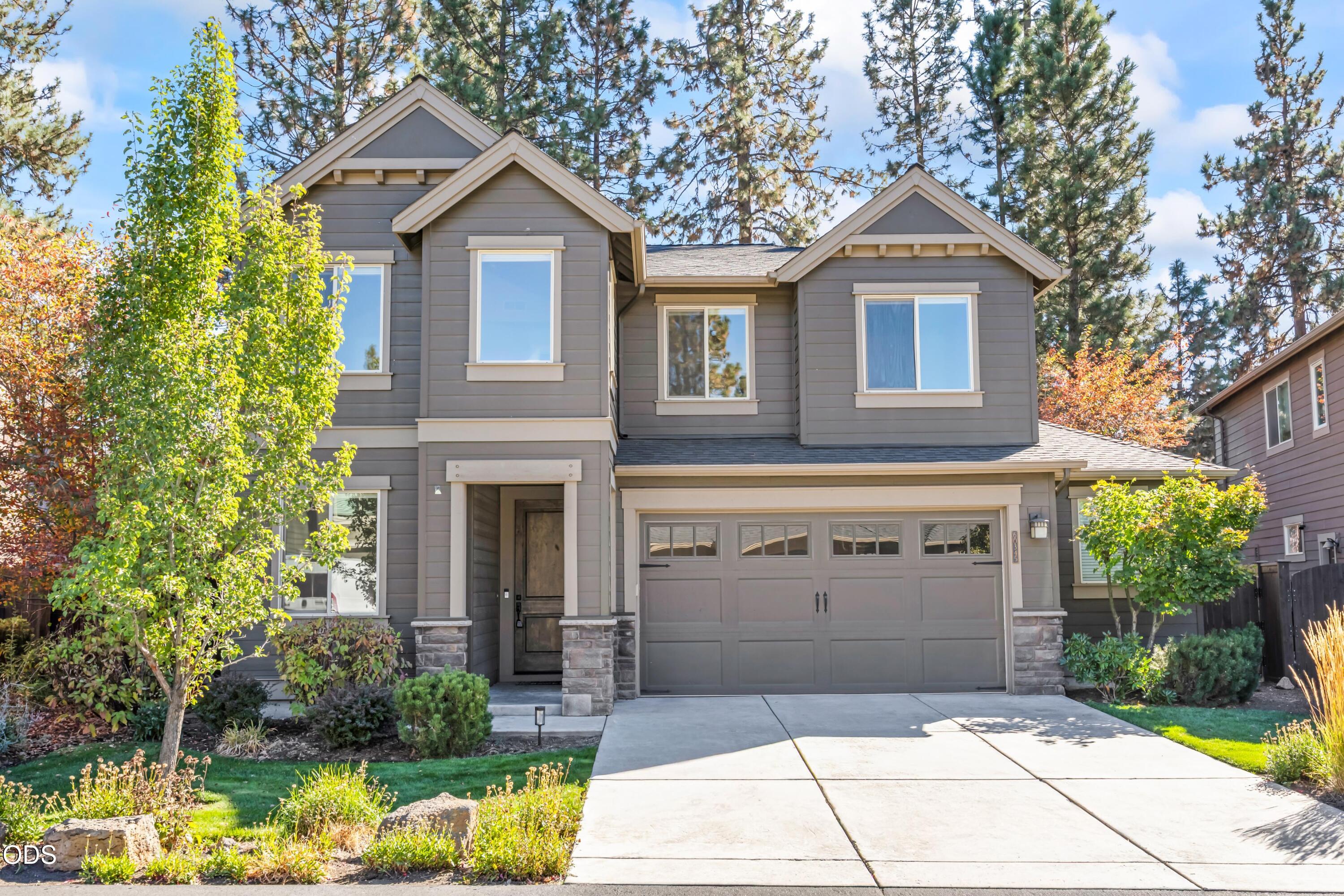 60345 Sage Stone Loop — photo