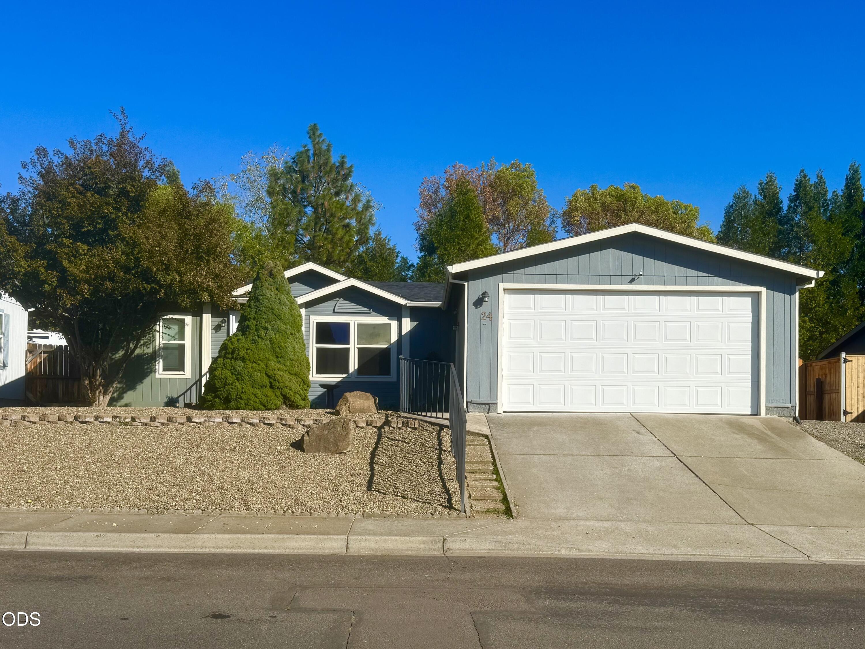 24 Bridgeport Drive — photo