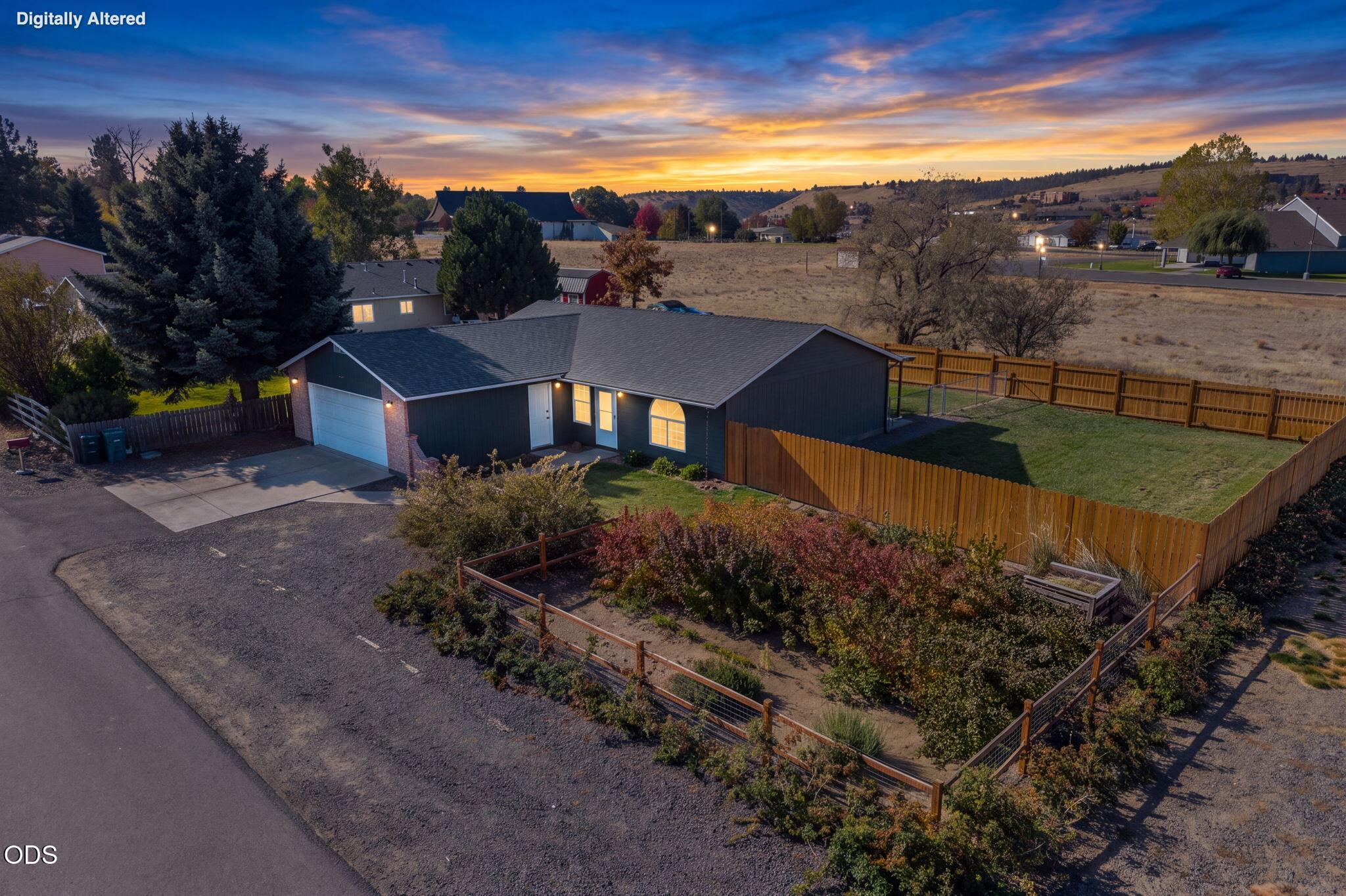 786 NE Lakeside Drive — photo