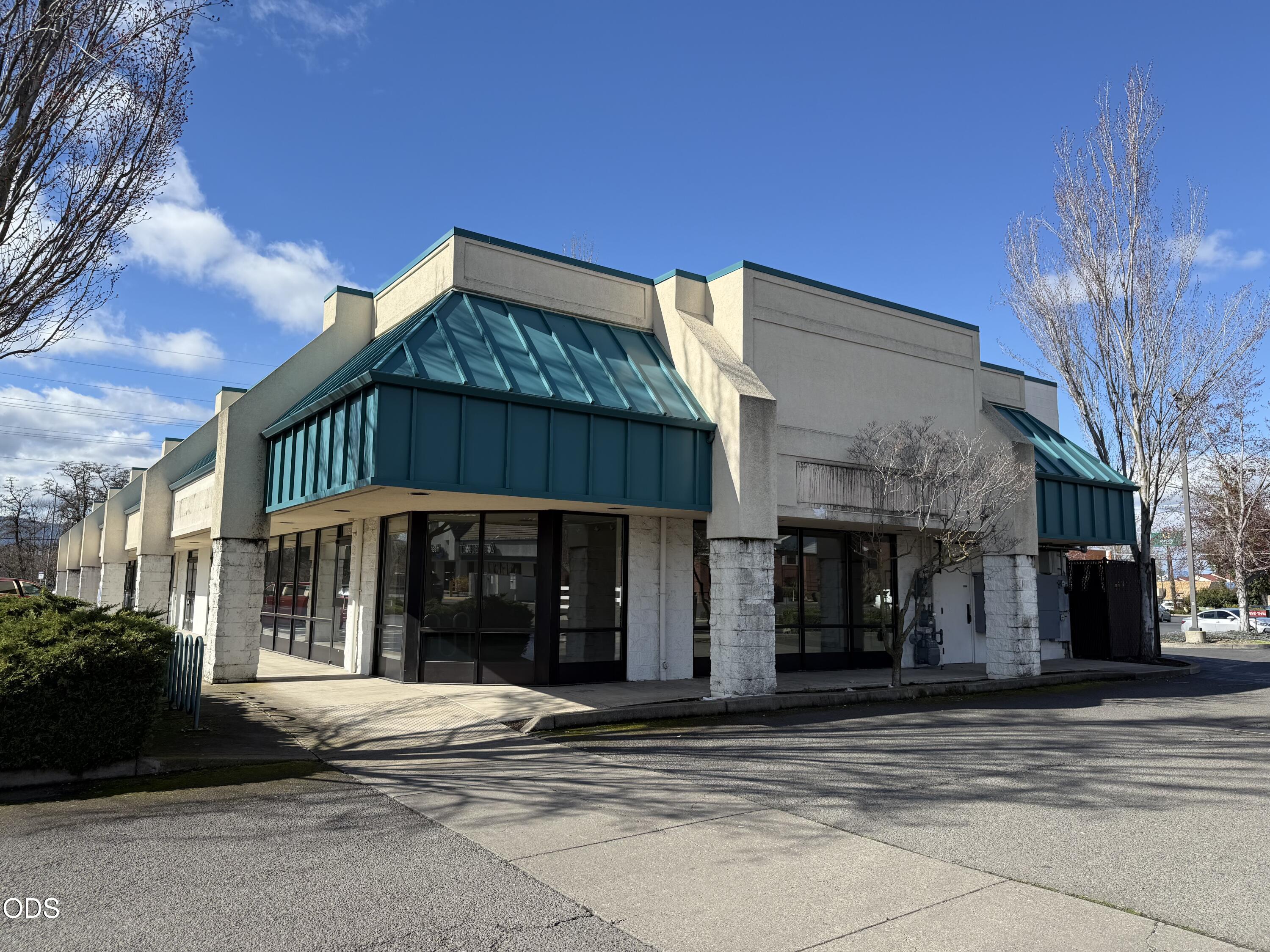 1594 Biddle Road, Topstitch — photo