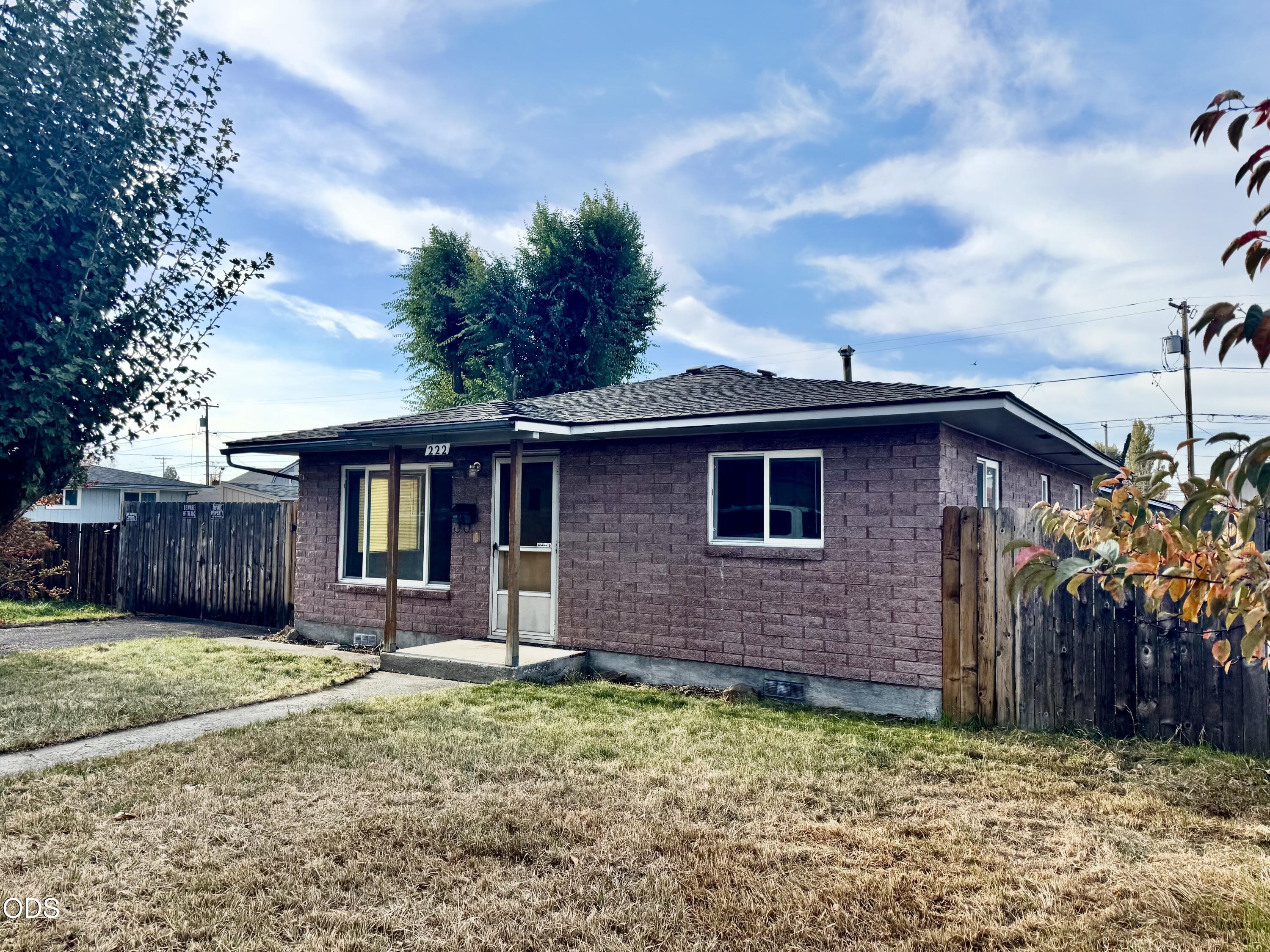 222 Martin Street — photo