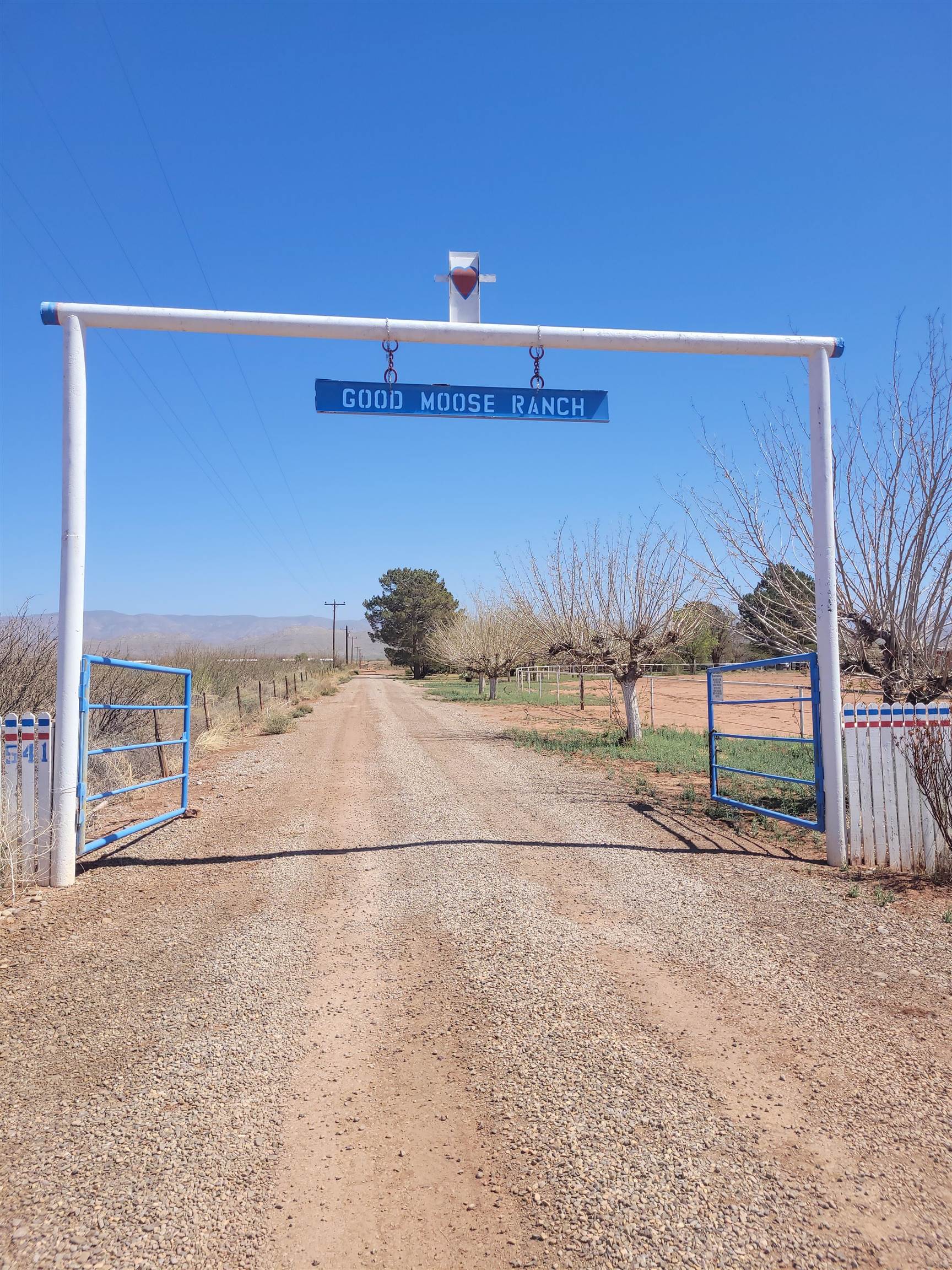541 Riata Rd, Tularosa, NM 88352 — photo 2