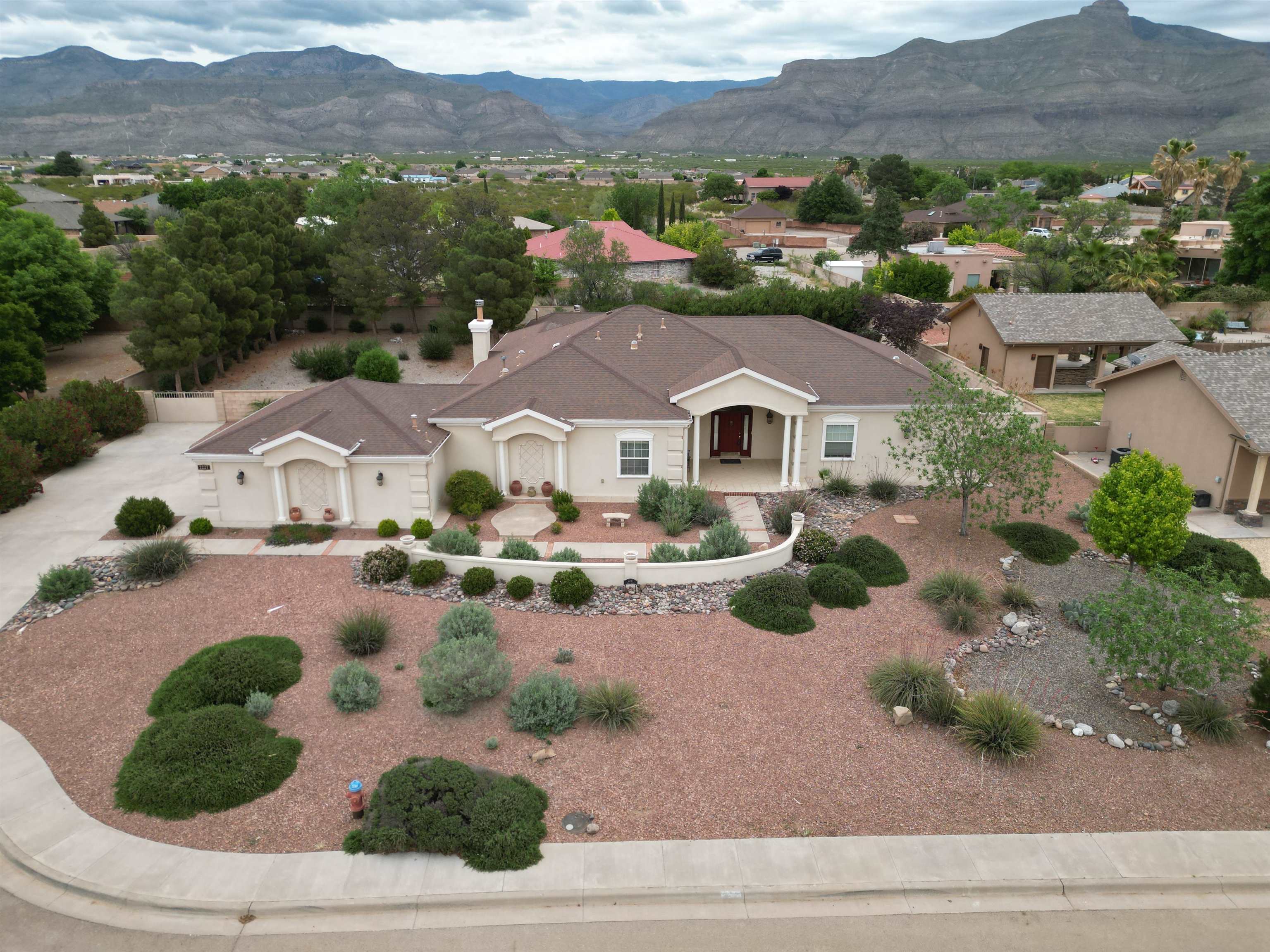 2227 Casa Bonita Ln — photo