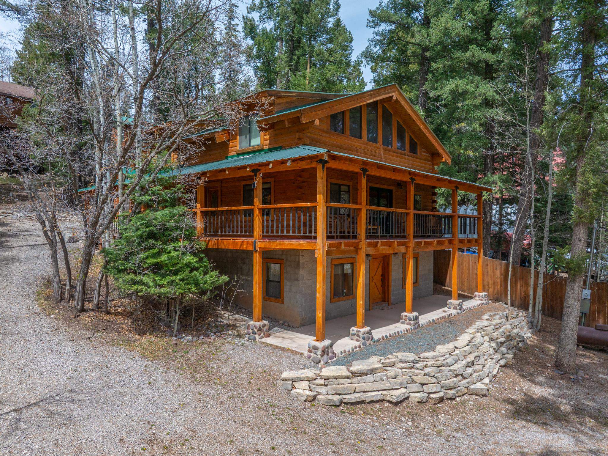 909 Maple Dr — photo