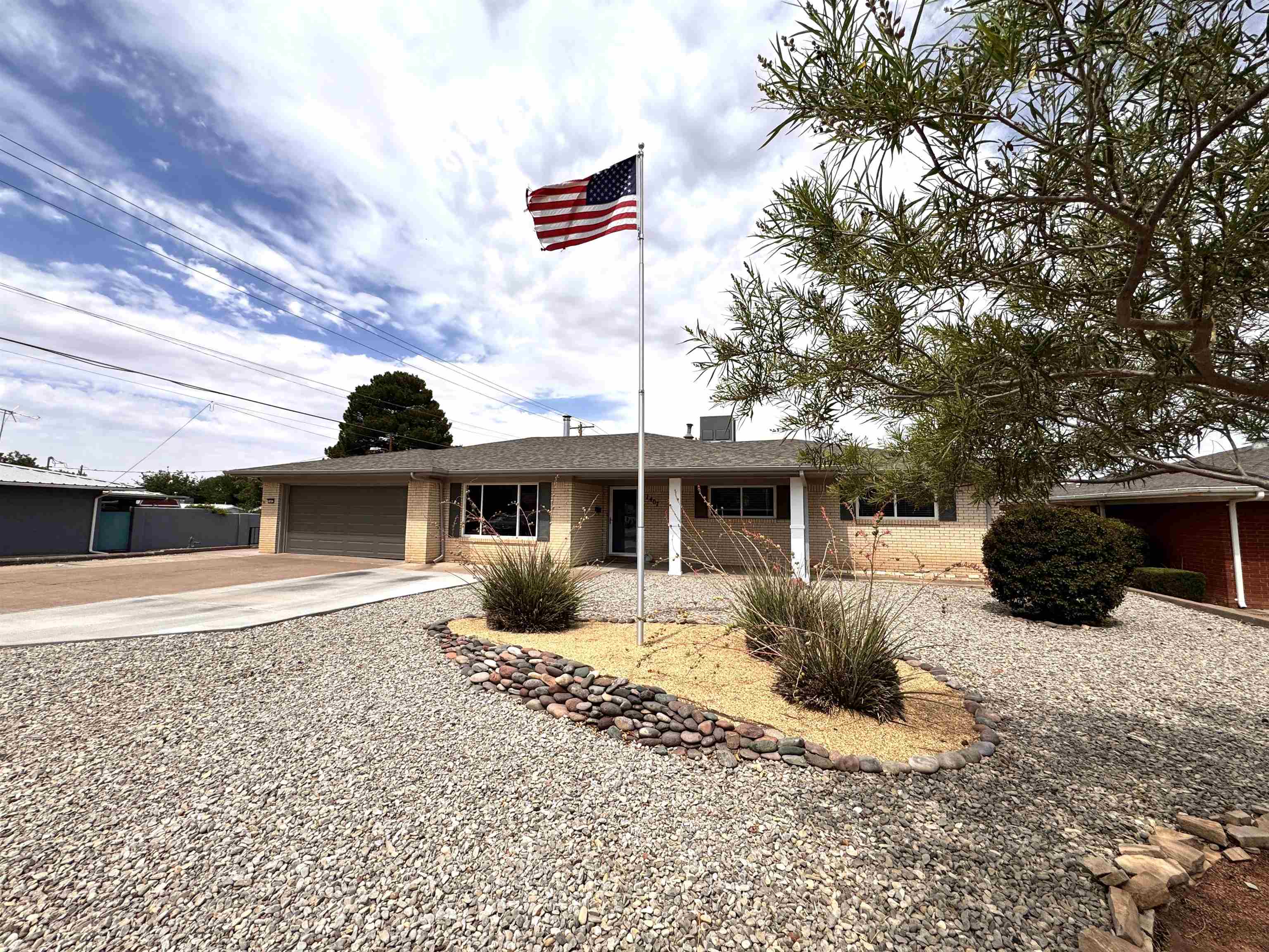1407 Juniper Dr — photo