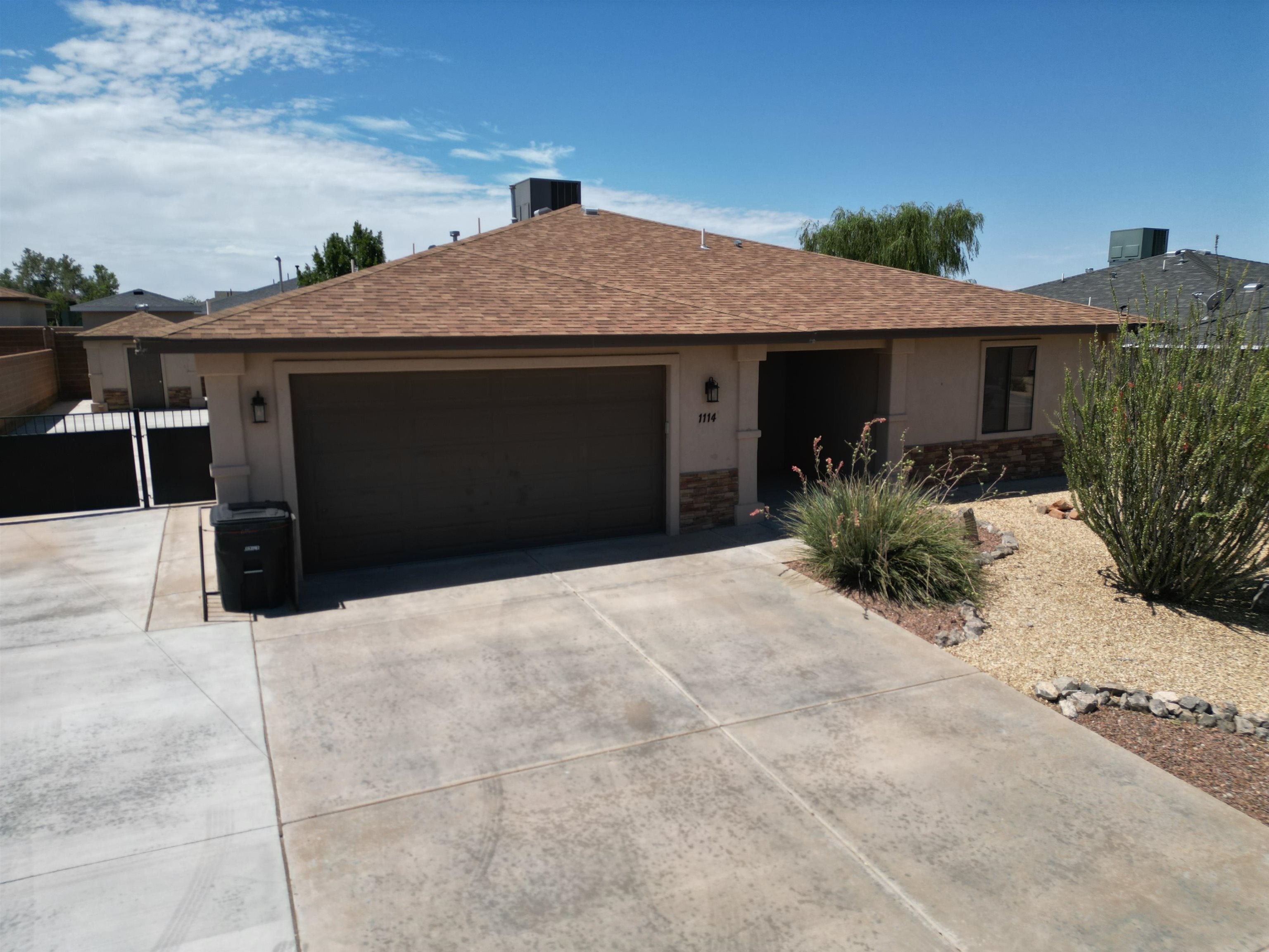 1114 Pajarito Dr — photo