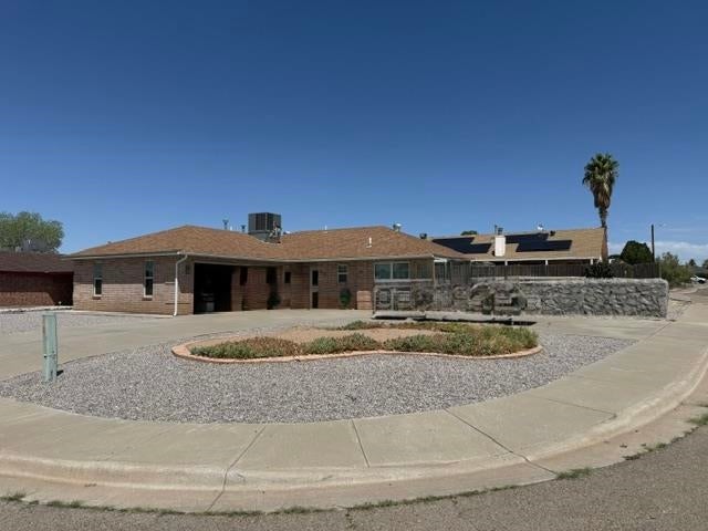 449 Yellowstone St — photo