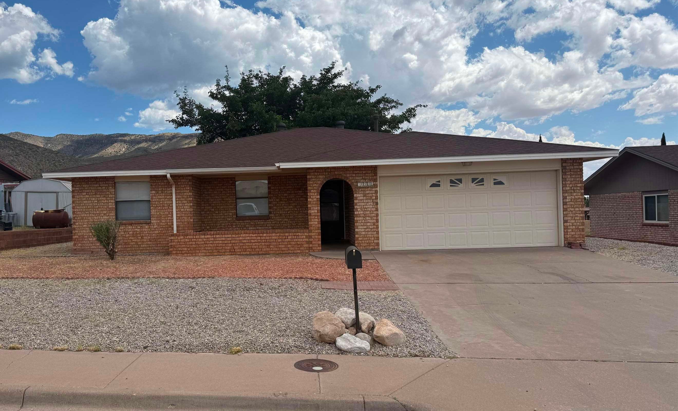 3208 Thunder Rd — photo