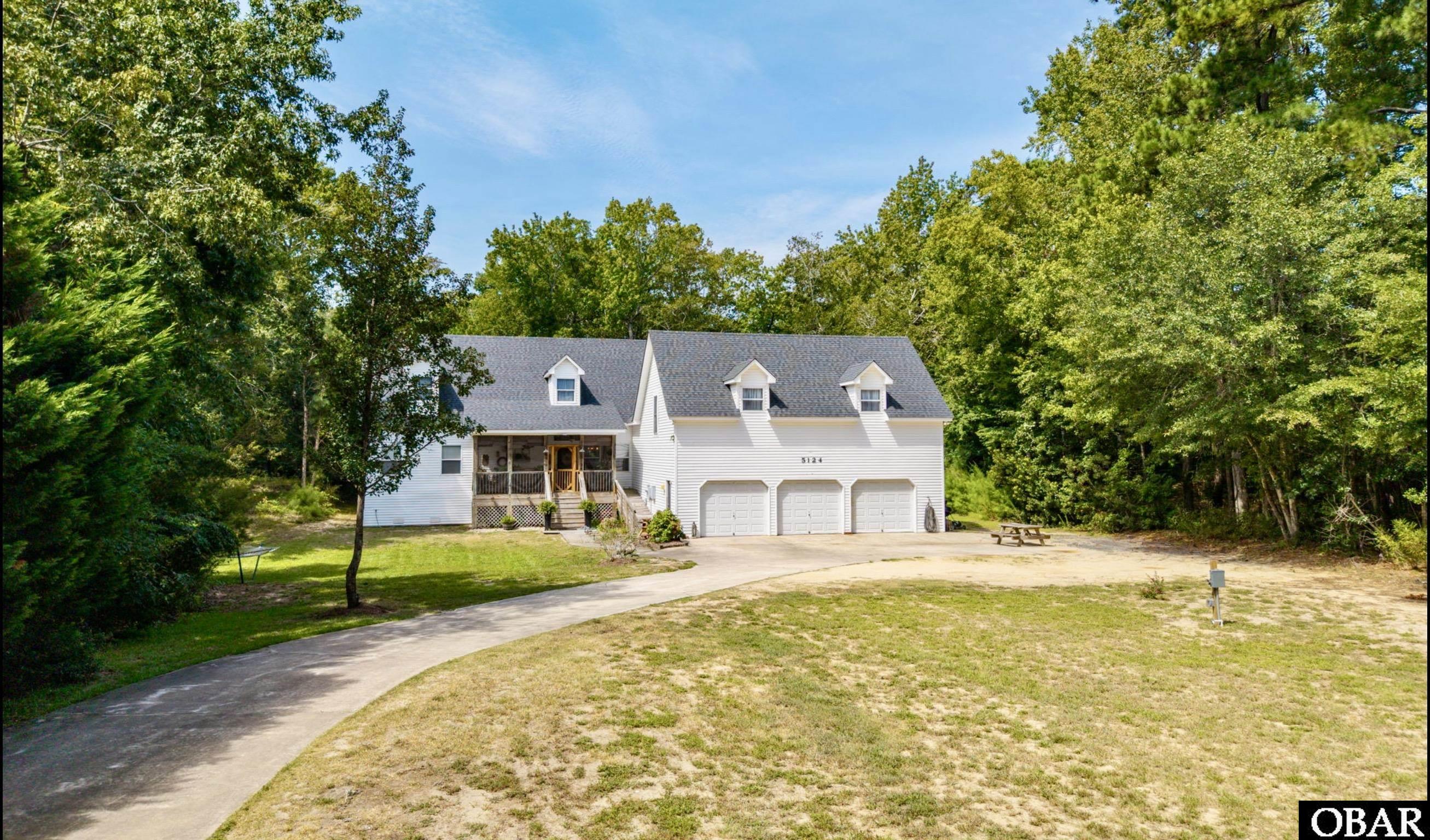 5124 The Woods Road — photo
