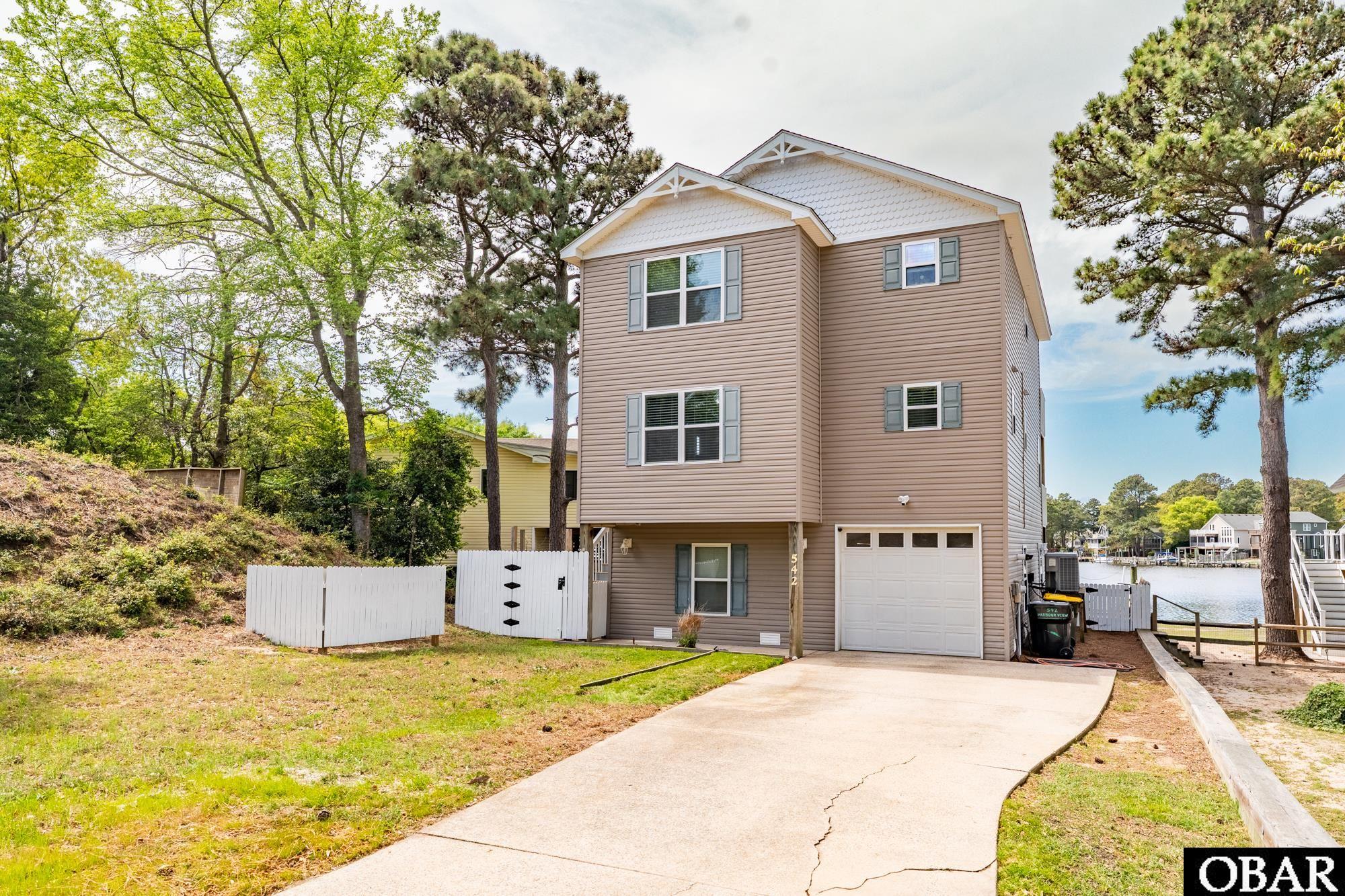 542 Harbour View Drive — photo