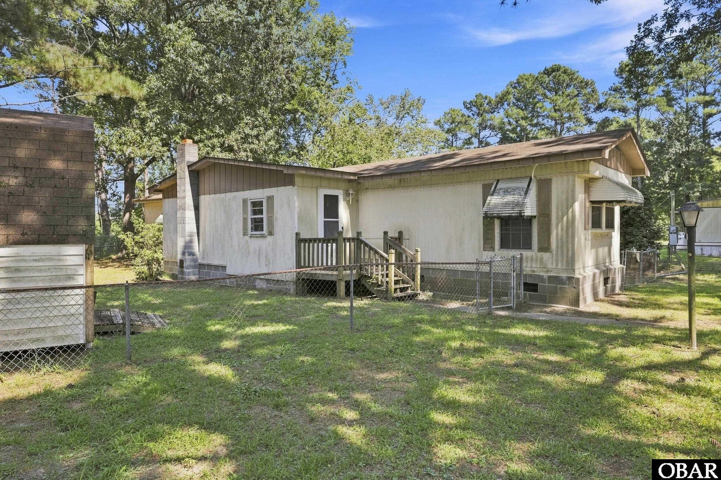 102 Wedgewood Drive — photo