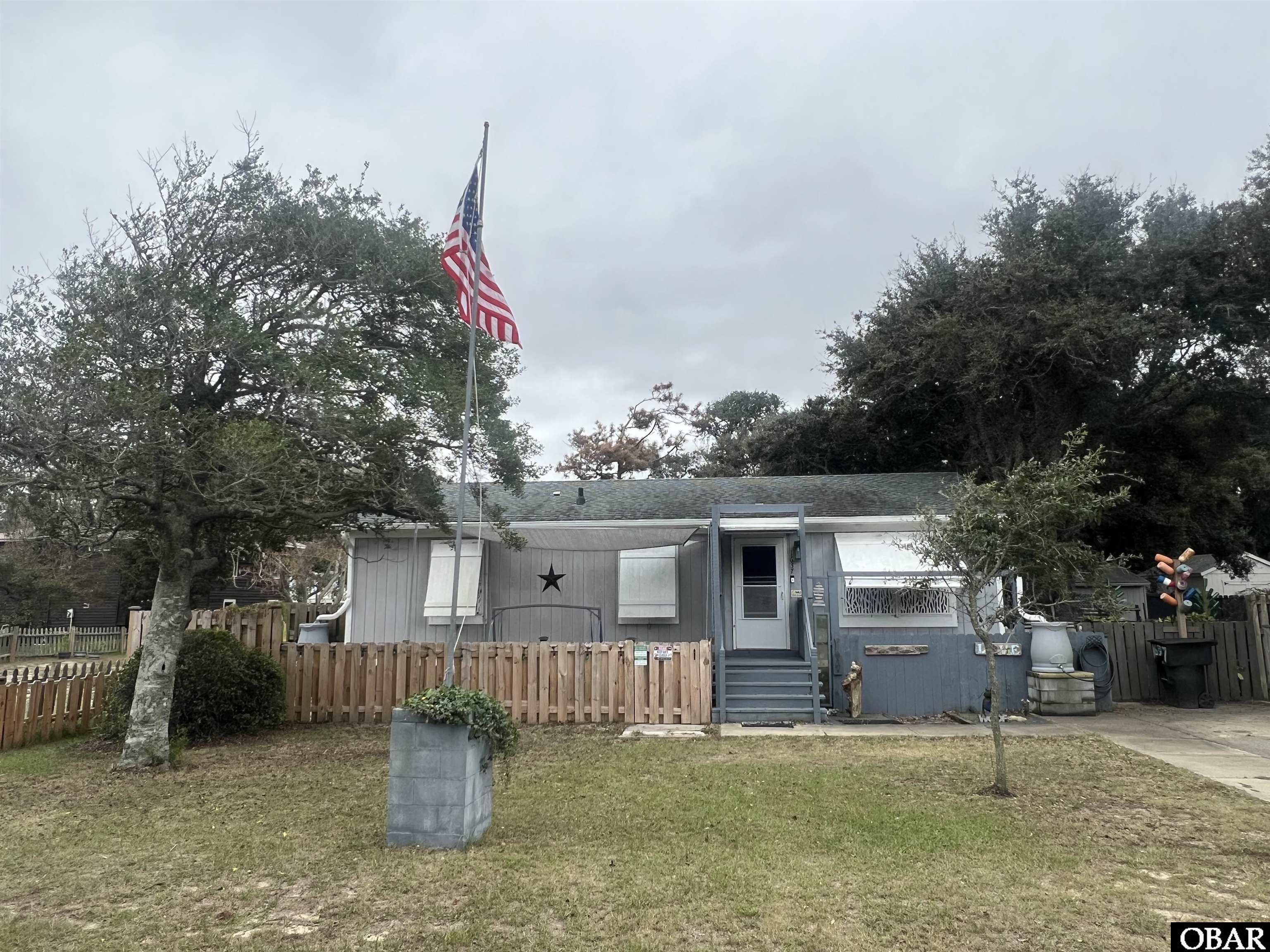 1637 Village Lane — photo