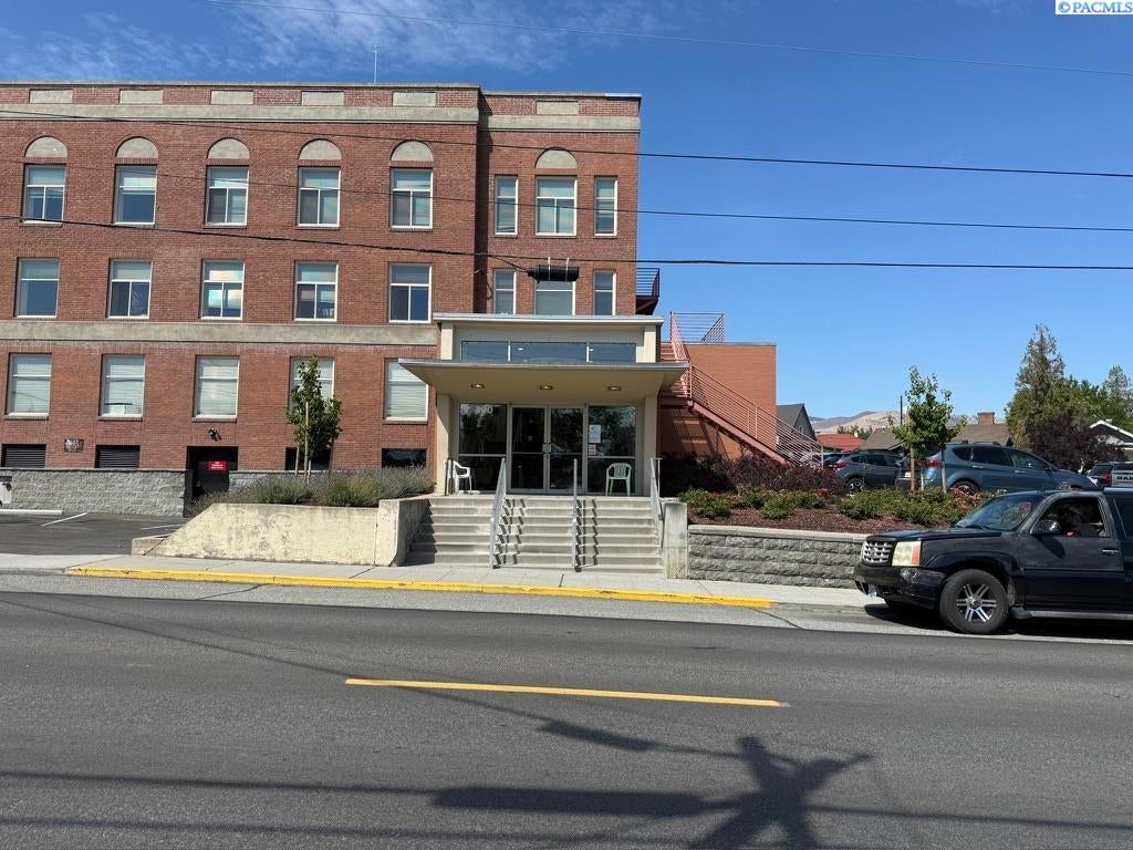 300 Okanagon Ave 1C — photo