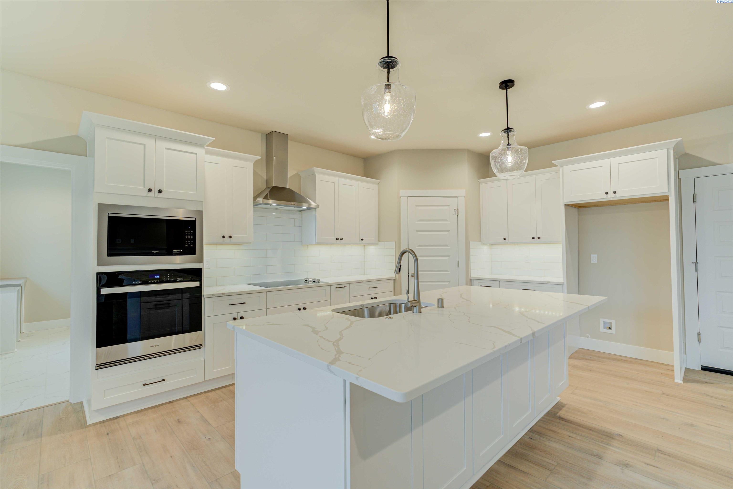 1072 N Grant Place — photo