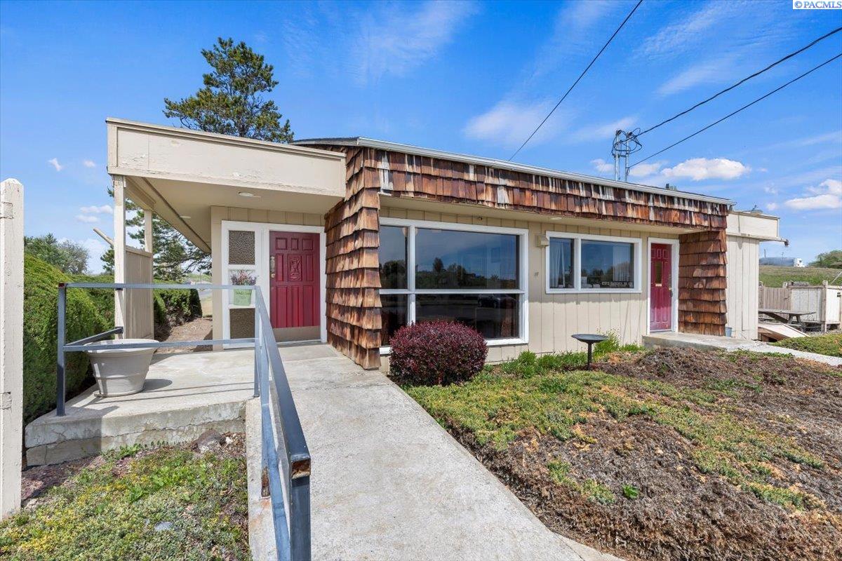781 Roza Dr — photo