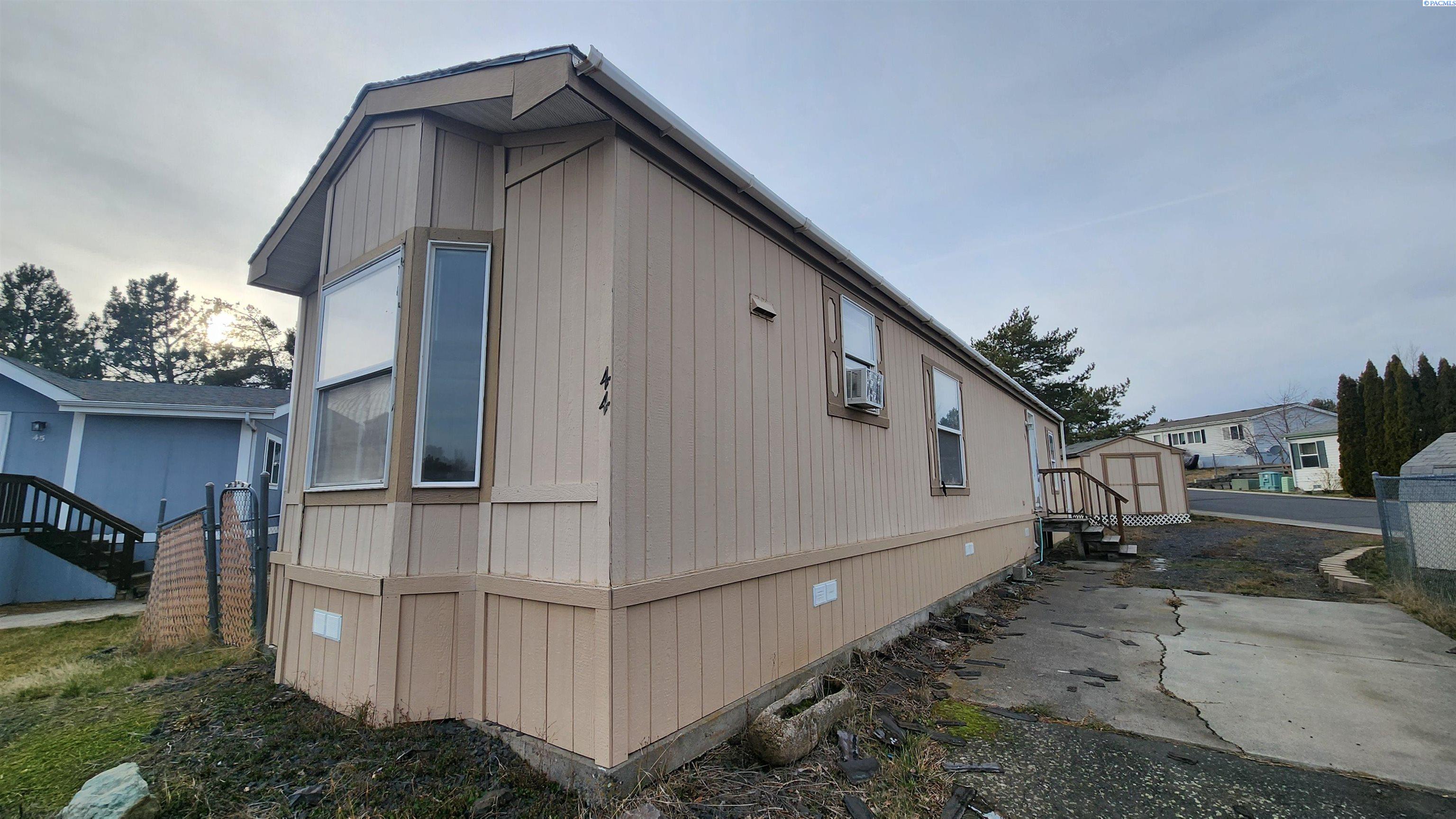 255 NW Golden Hills Dr. 44 — photo