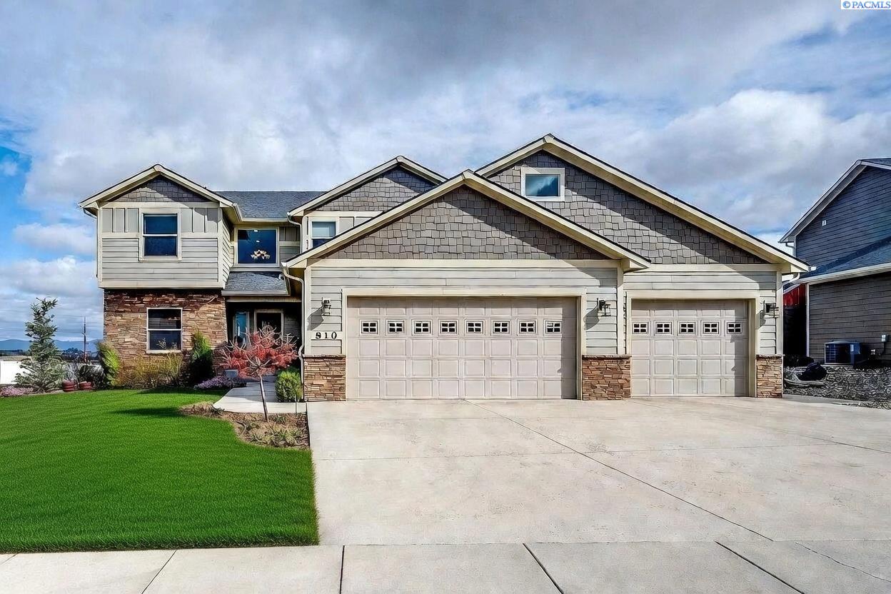 810 SW Windy Point Court — photo