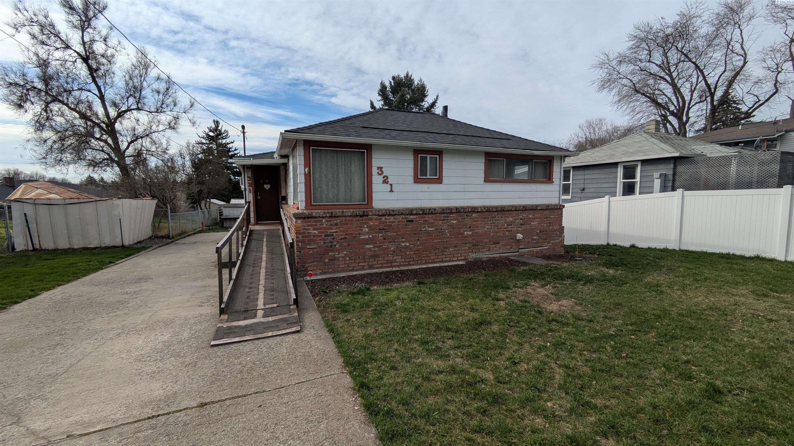 321 NW Cleveland St — photo