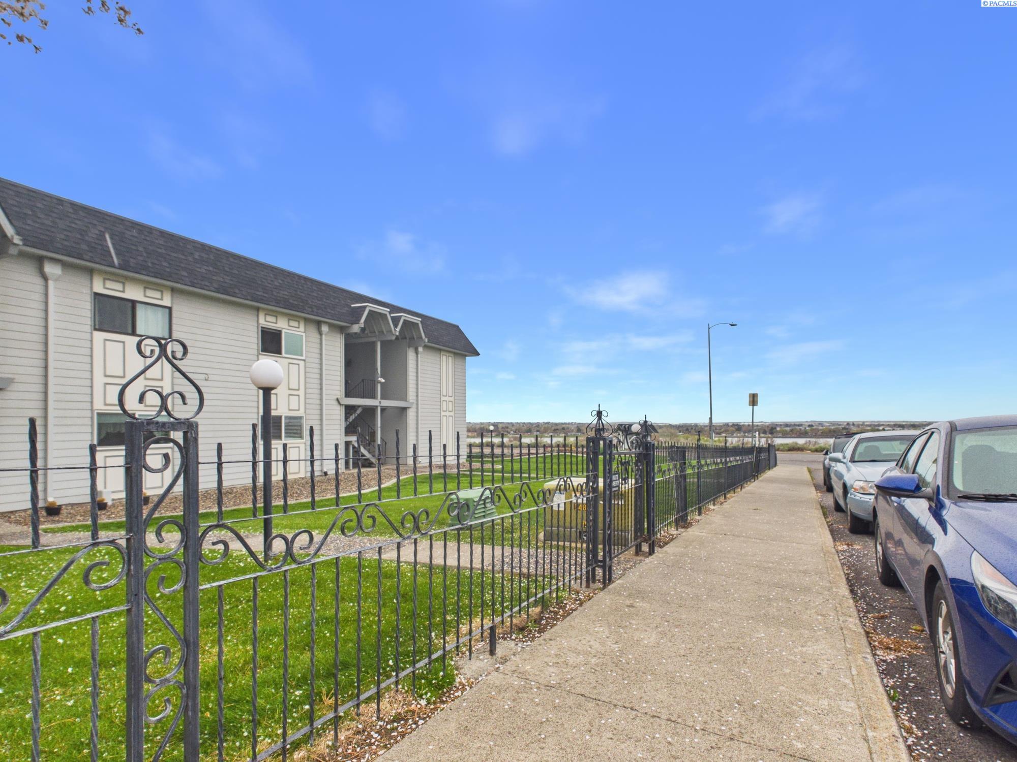 2401 W Canal Dr 9C — photo