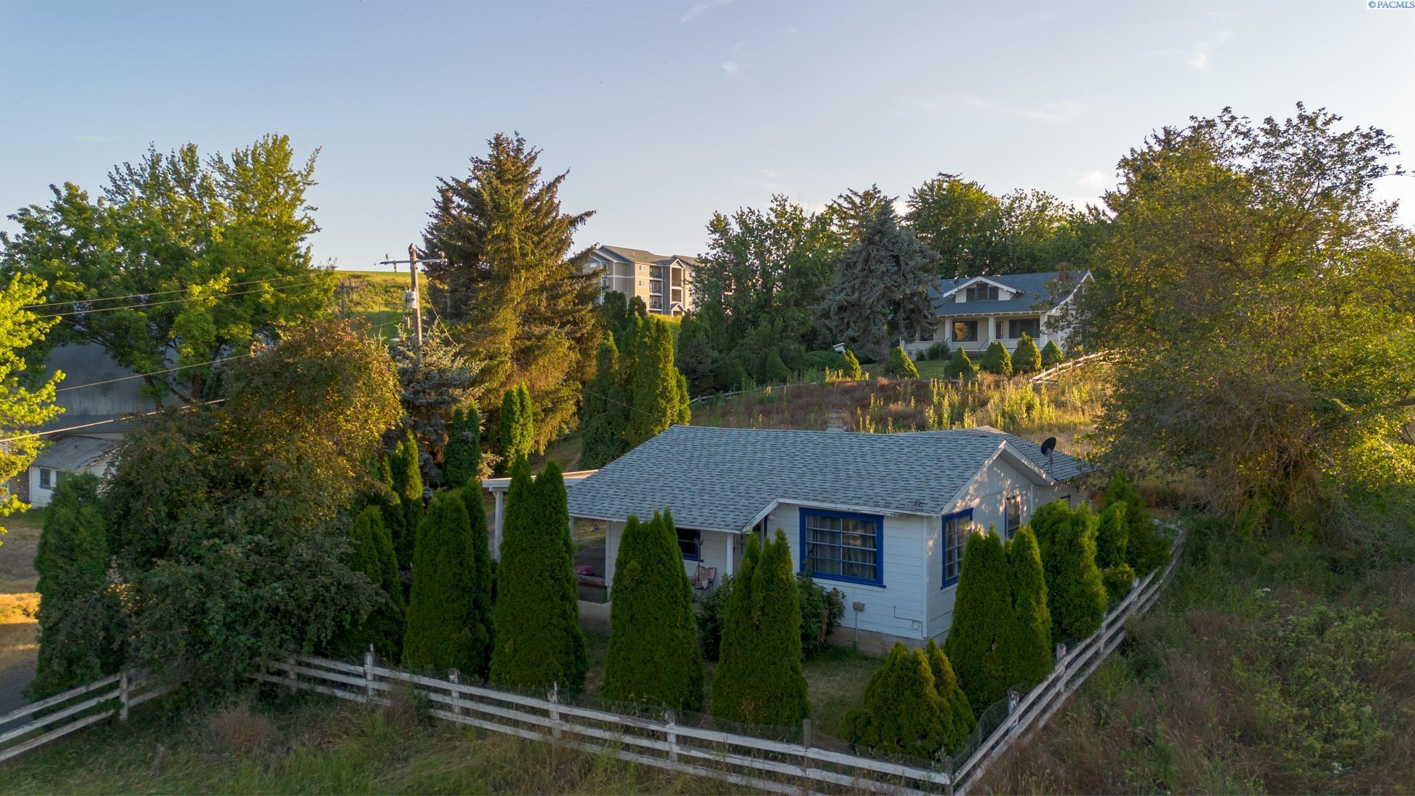 1905 SE Johnson Ave. — photo