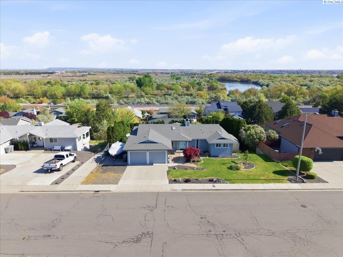 190 Edgewood Drive — photo