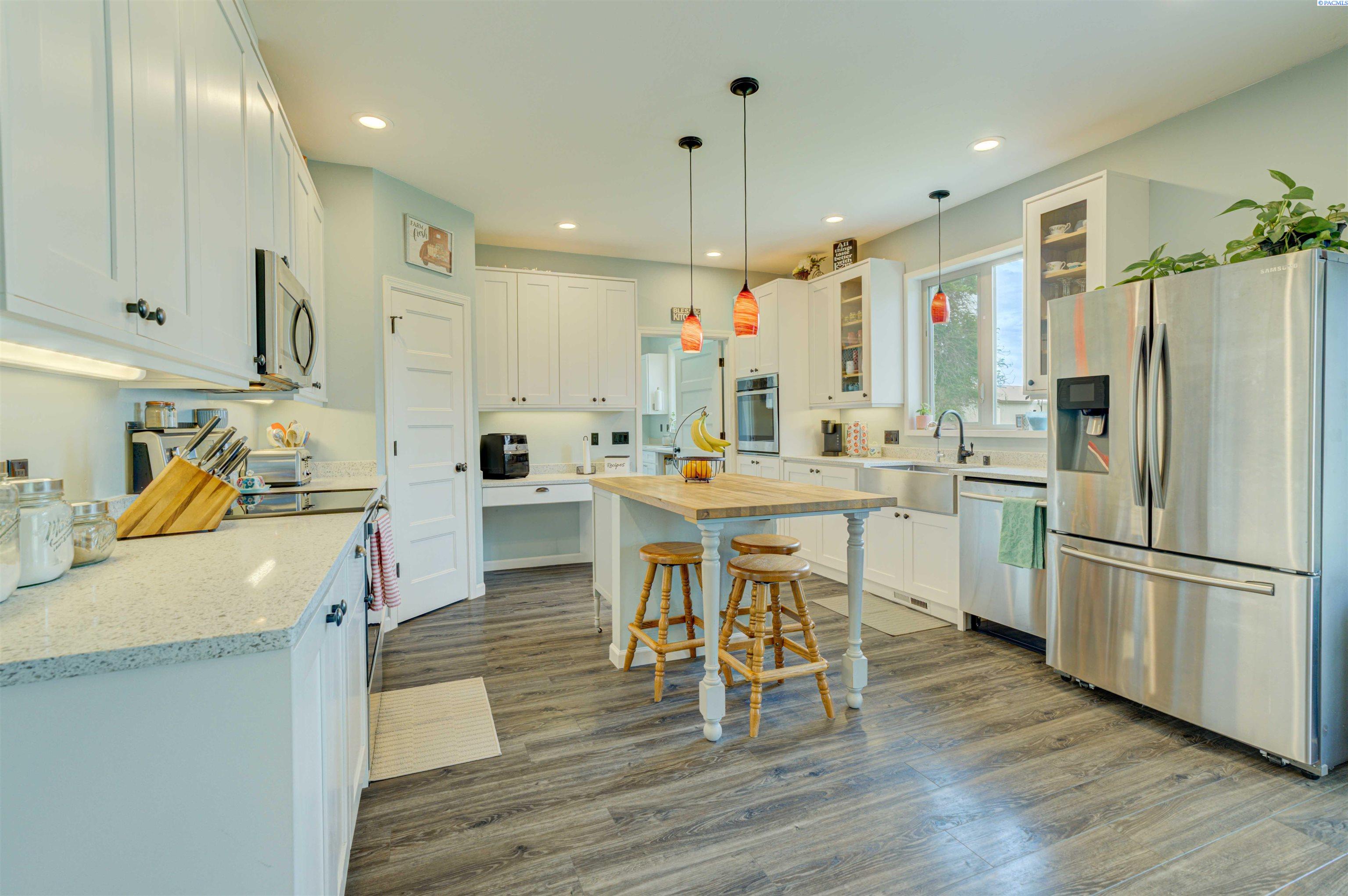 573 E Sunset Dr — photo