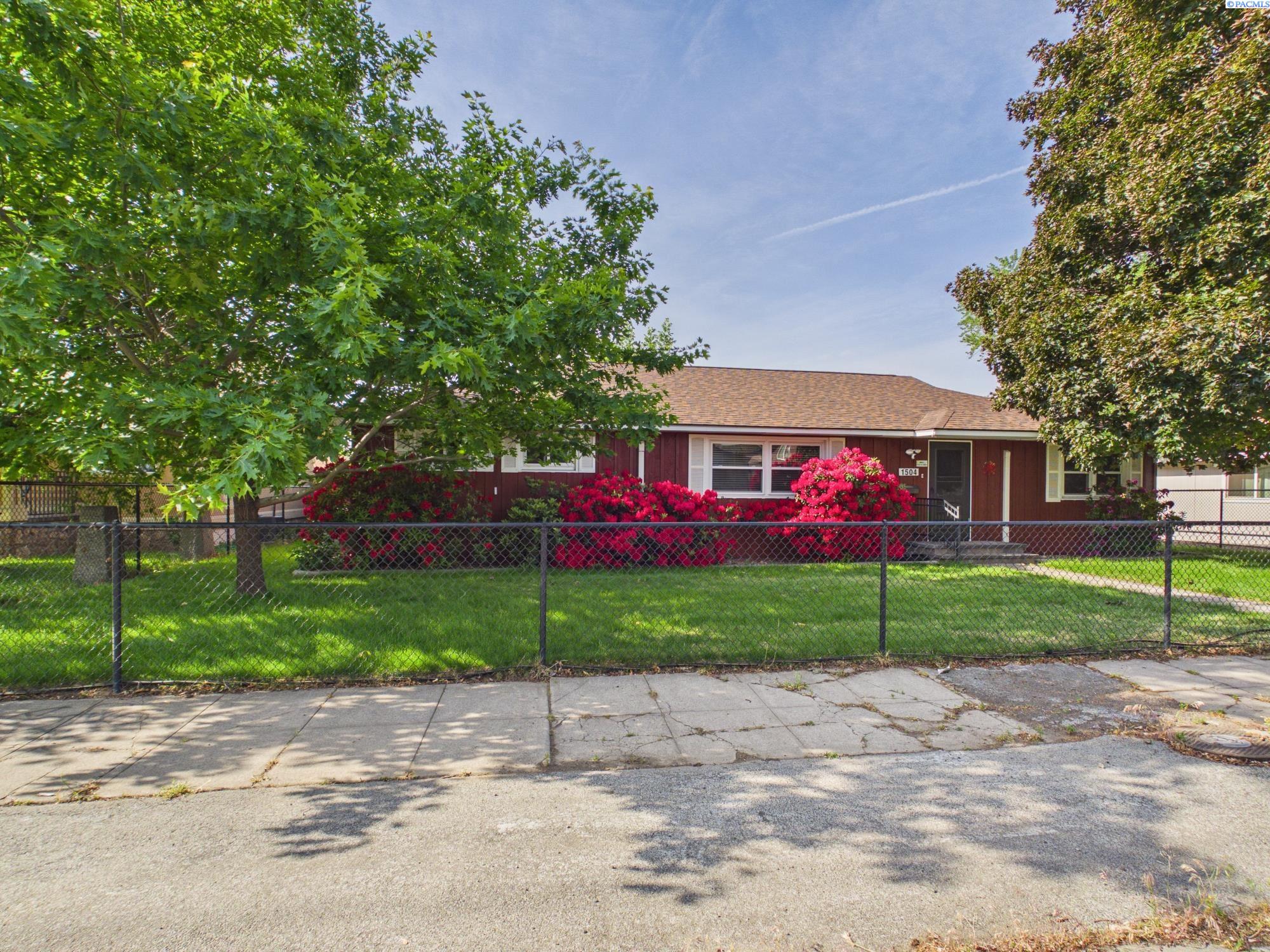 1504 Cherry Ave — photo