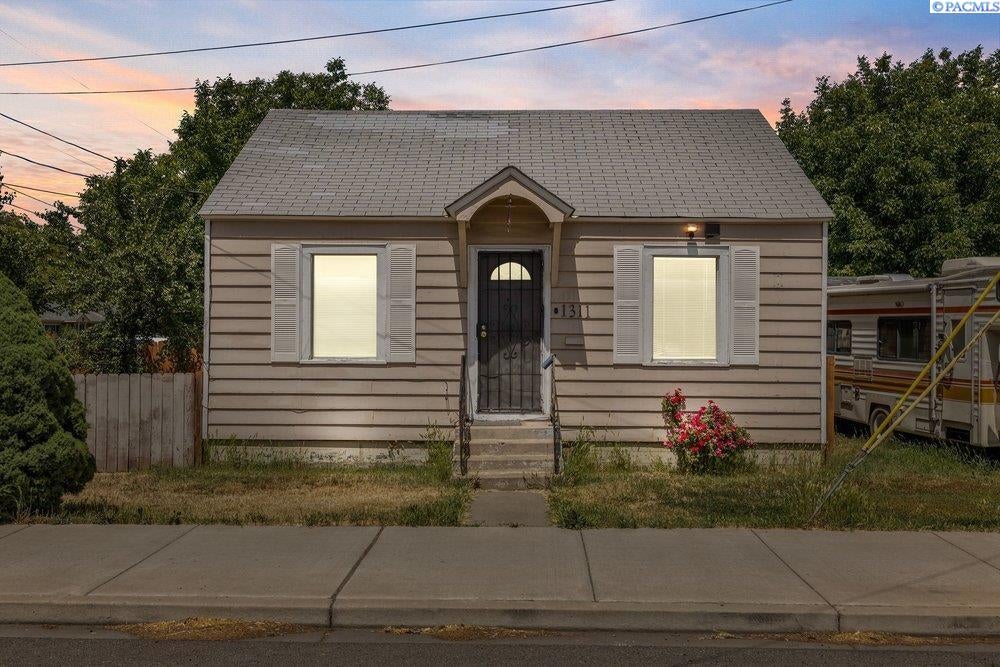 1311 W Mead Ave — photo