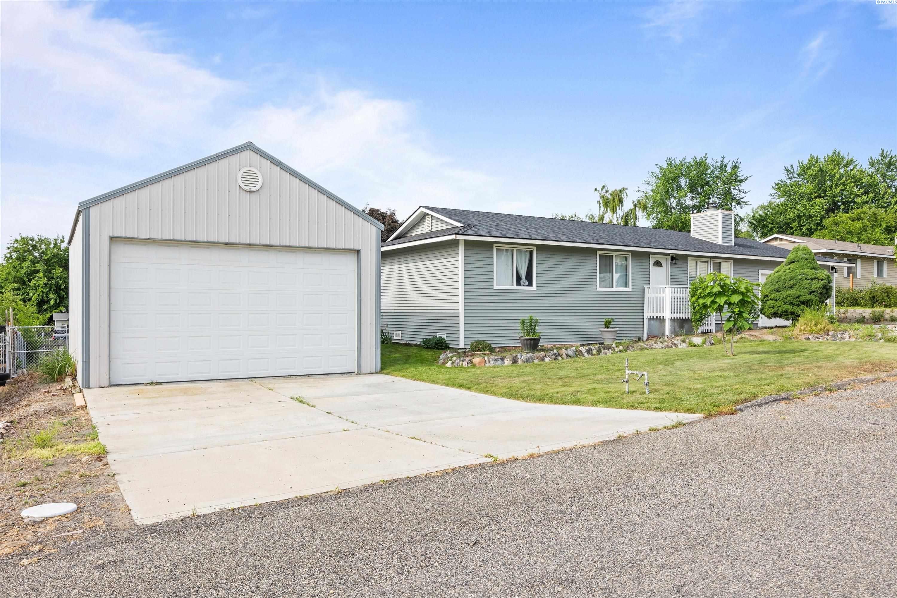 1103 Christopher Ln — photo