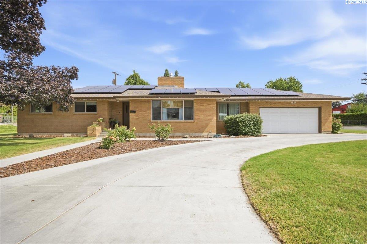 1402 Westwood Court — photo