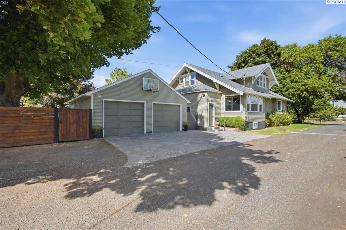 400 Coppei Ave. — photo