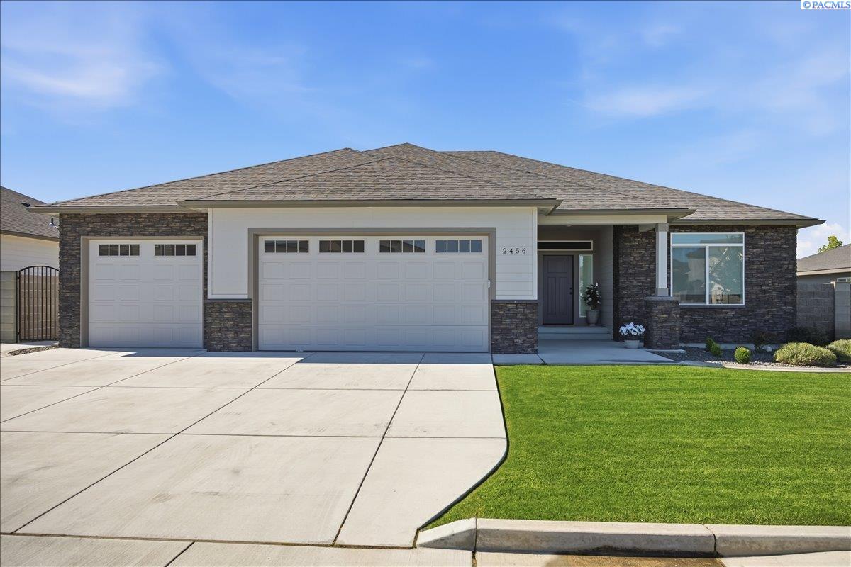 2456 Maggio Loop — photo