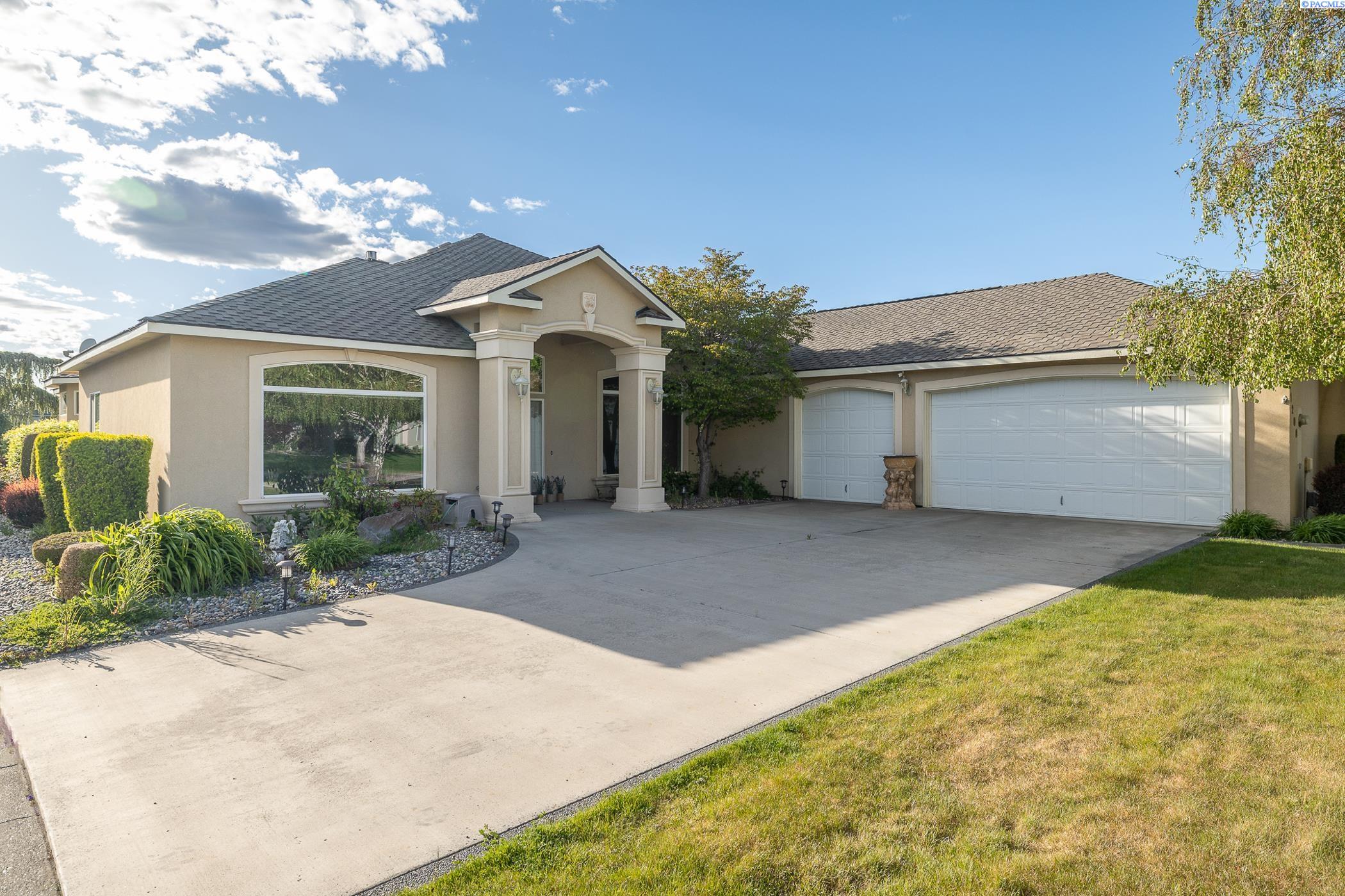 1200 W Canyon Lakes Dr — photo