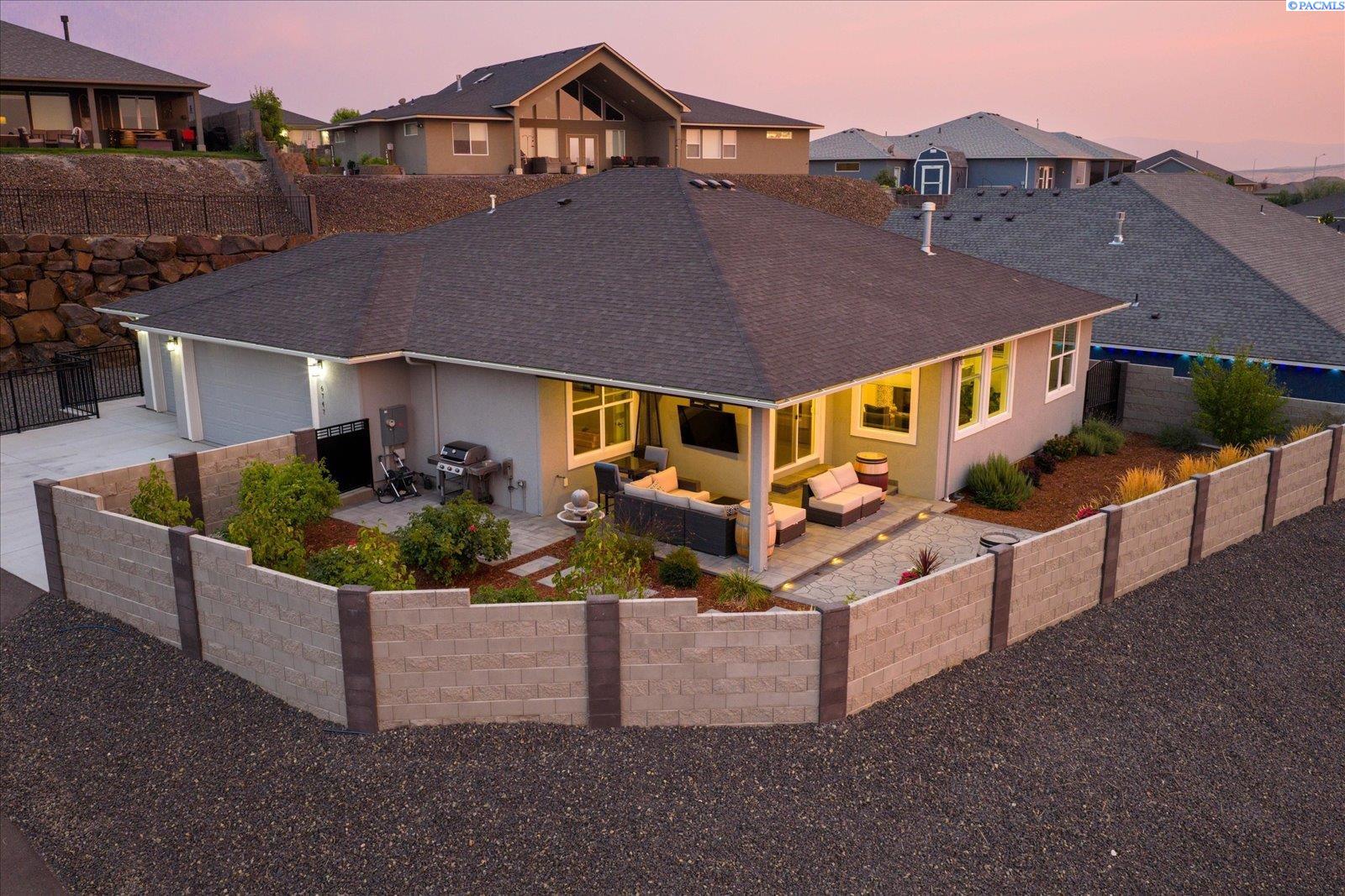 6747 Collins Road — photo