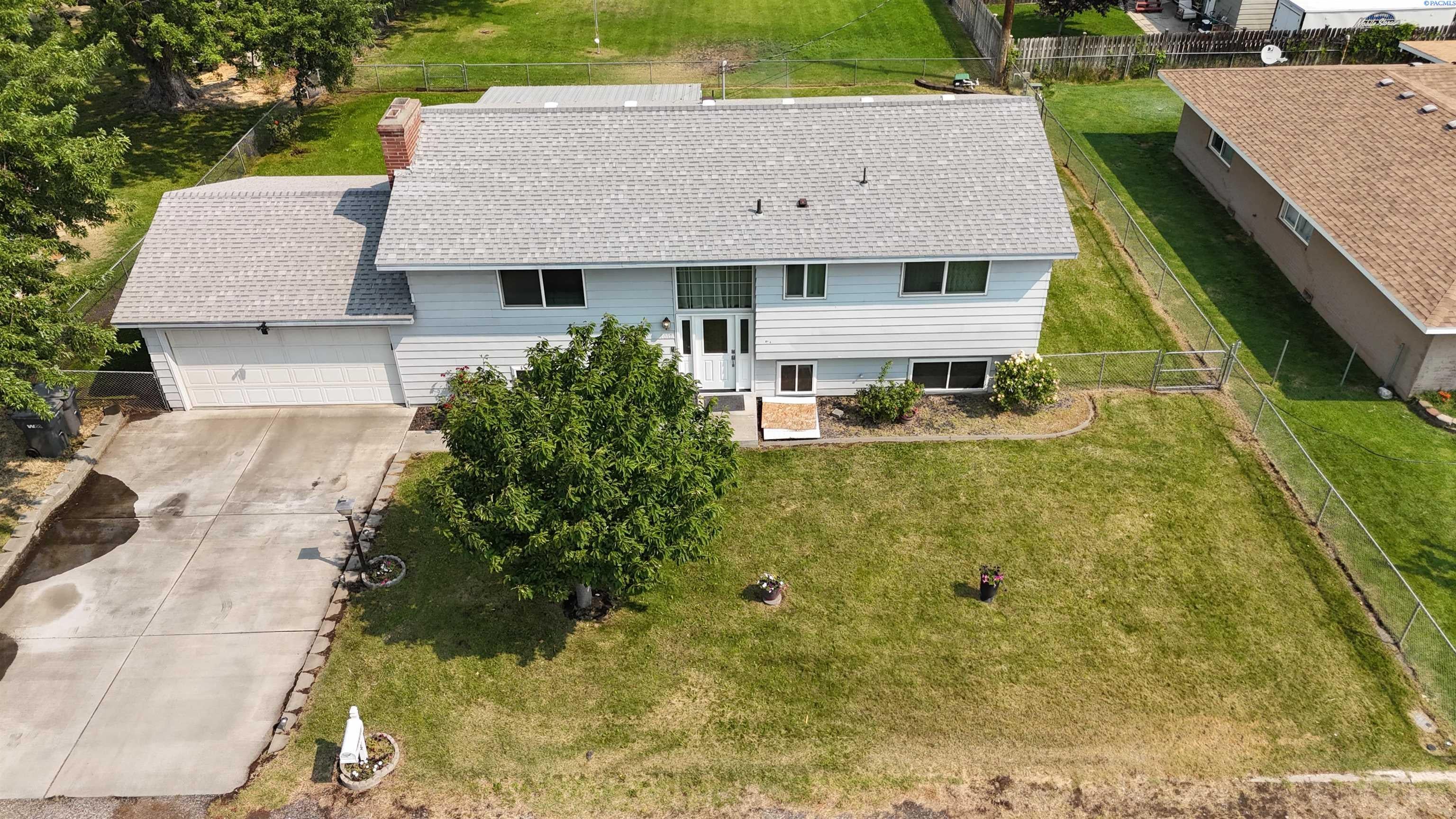 4012 W Deschutes Ave — photo