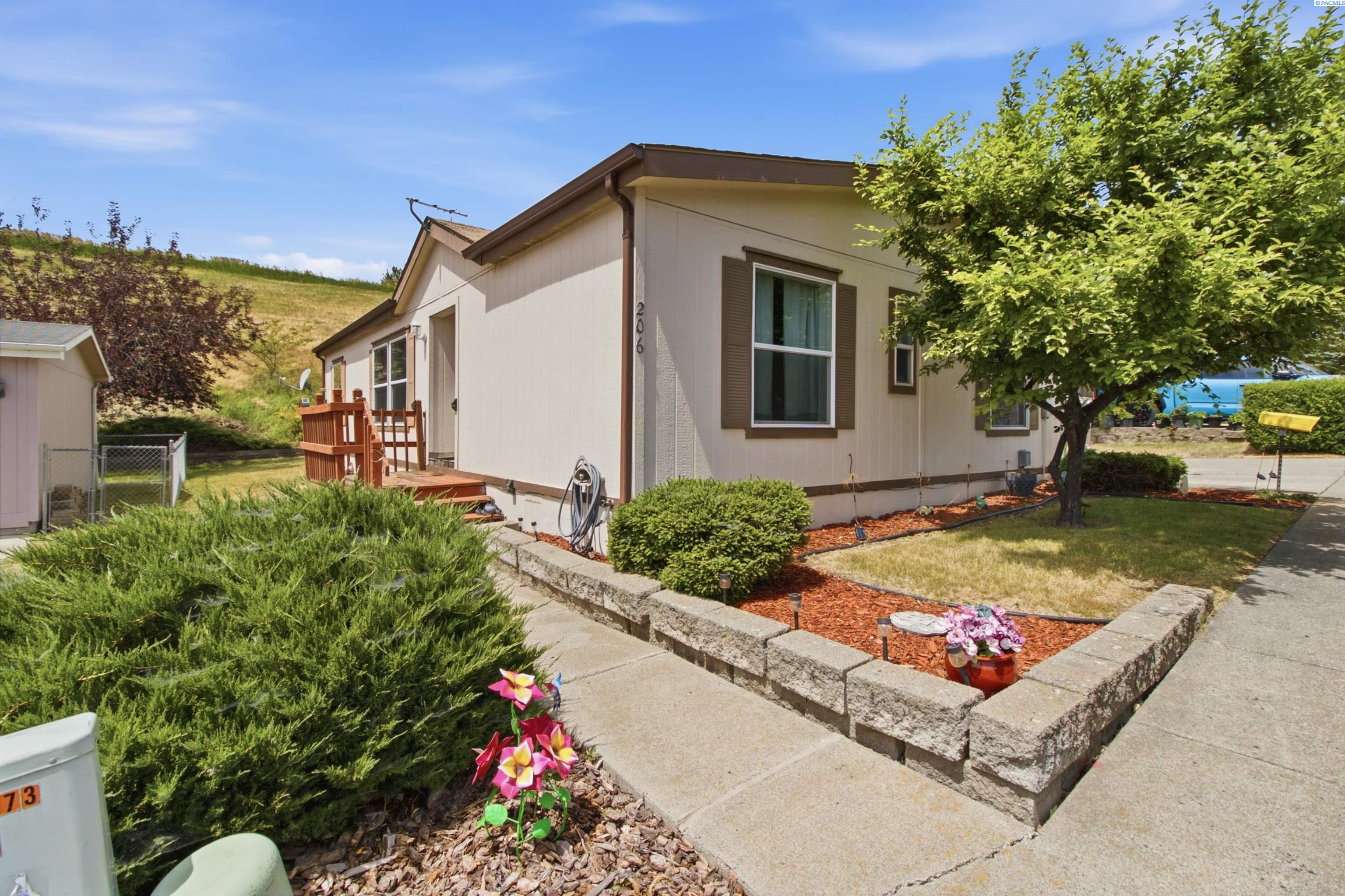 206 NW Lancer Ln. — photo