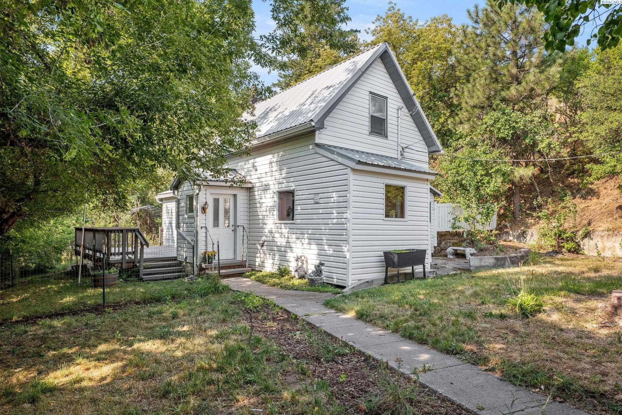 811 Almota Rd — photo