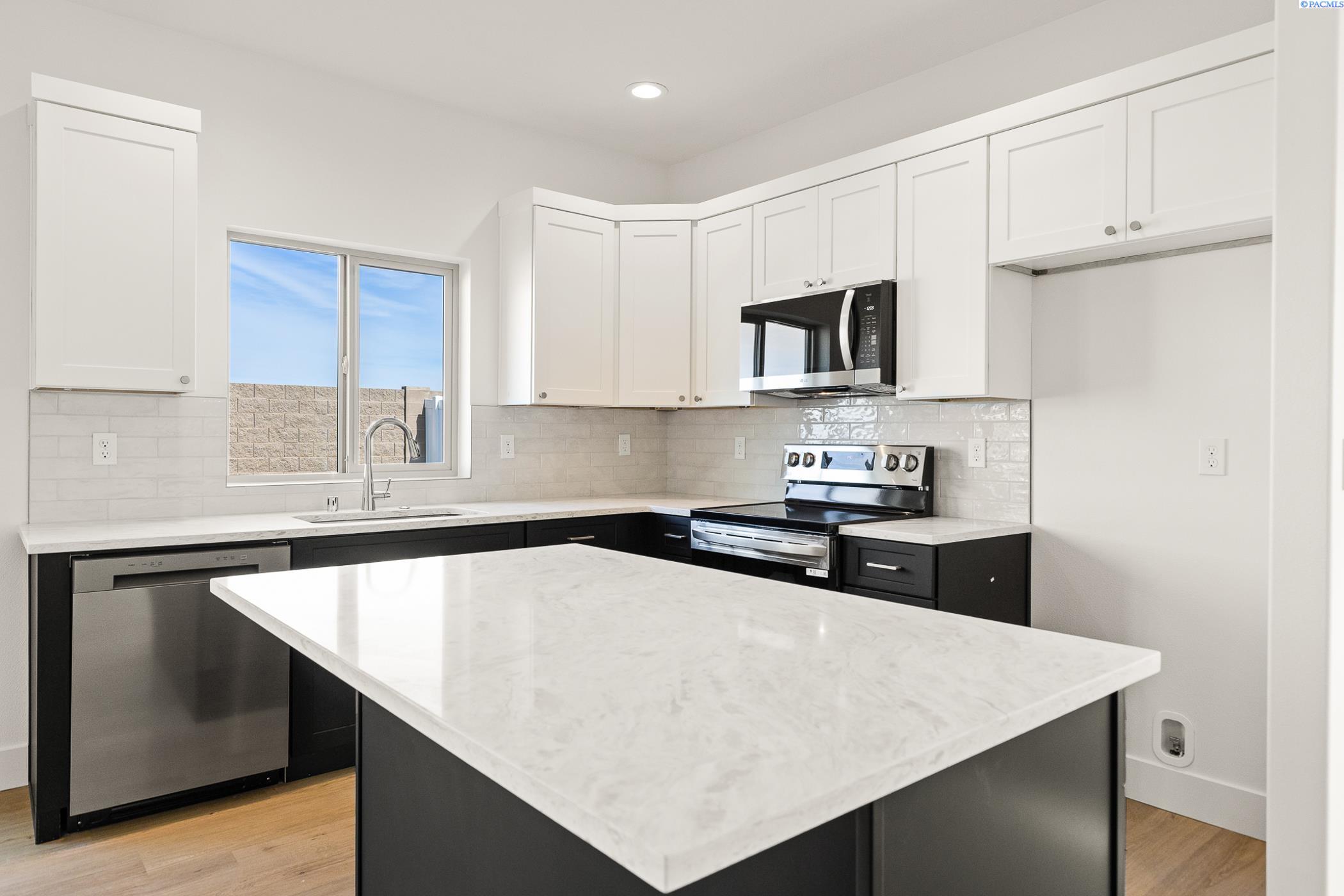 7480 Grapevine Court — photo