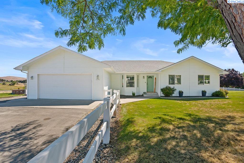 2291 Selah Loop Road — photo