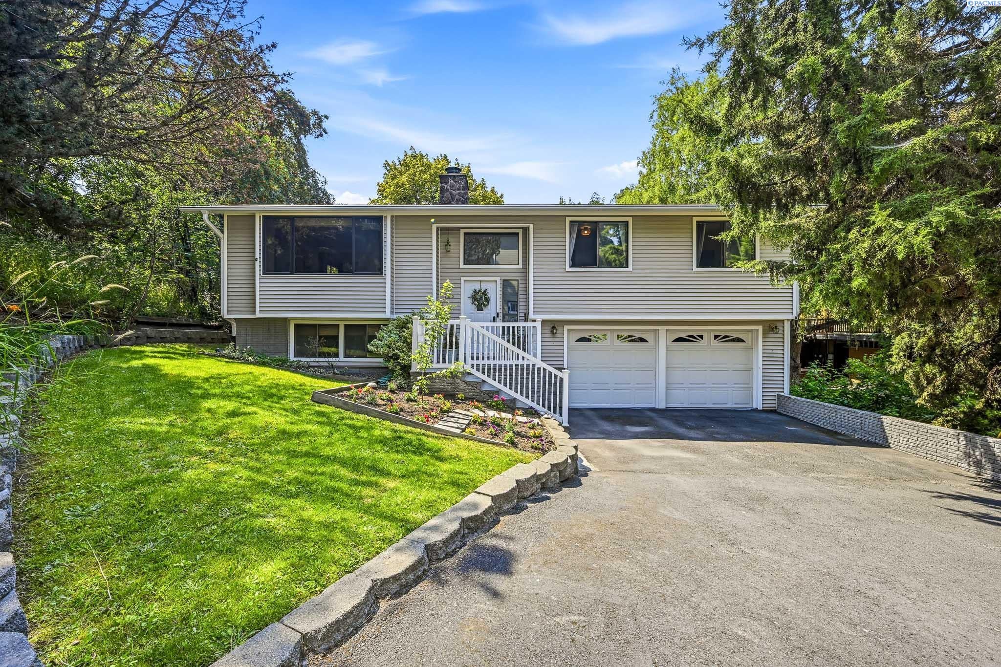 625 SE Highland Way — photo