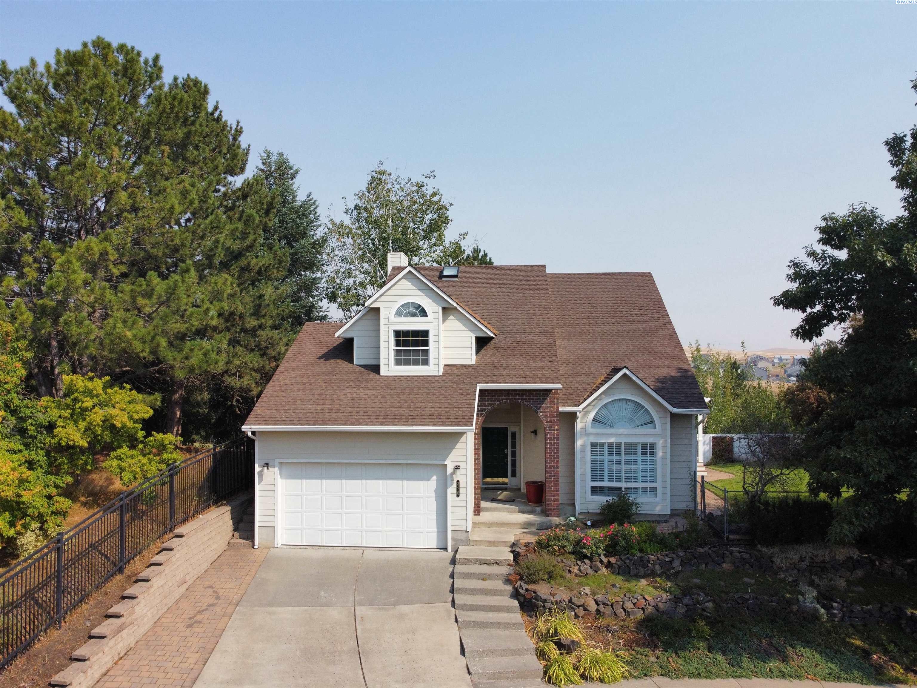 320 NW Brandon Dr — photo
