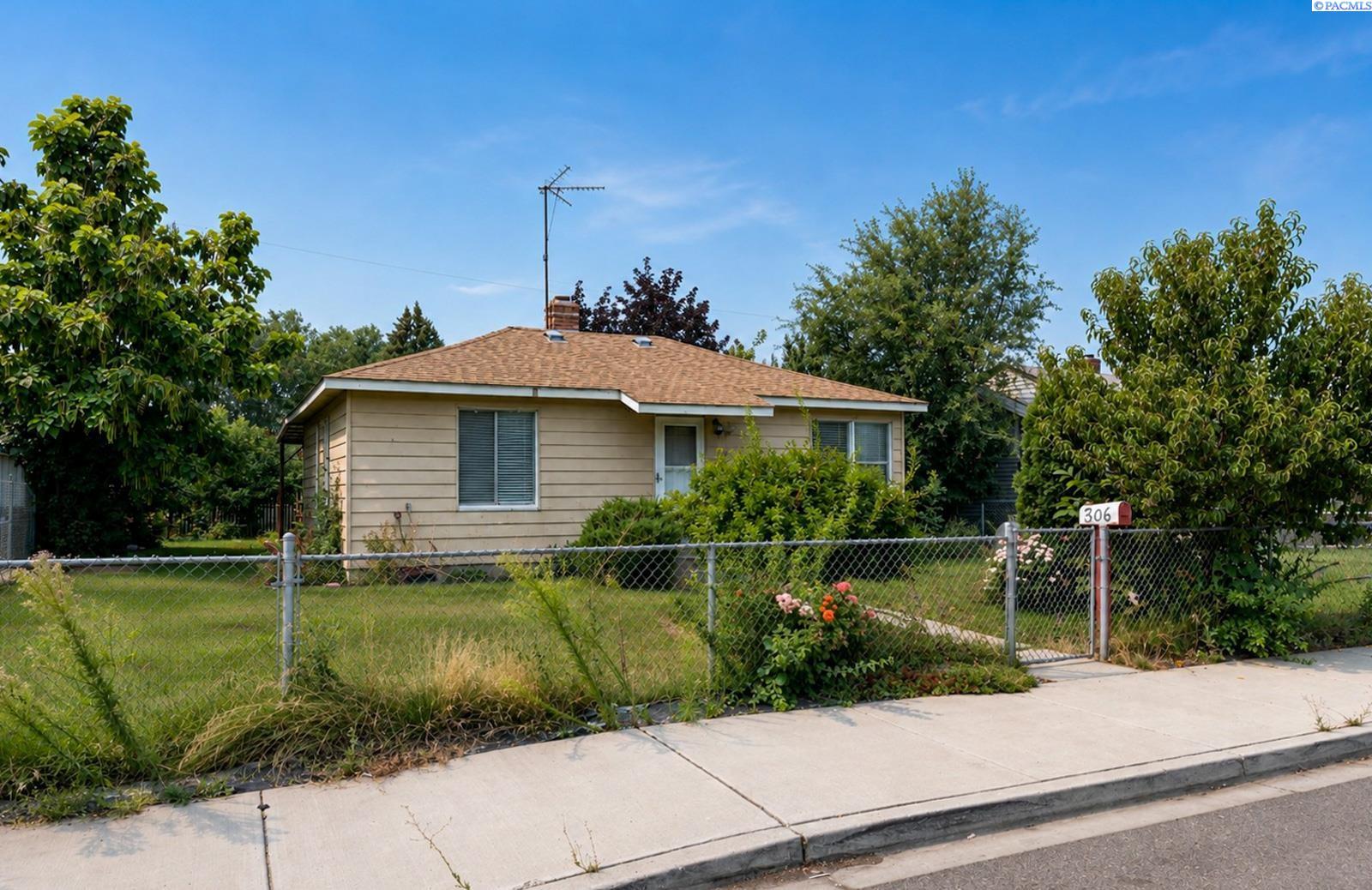 306 Adams Street — photo