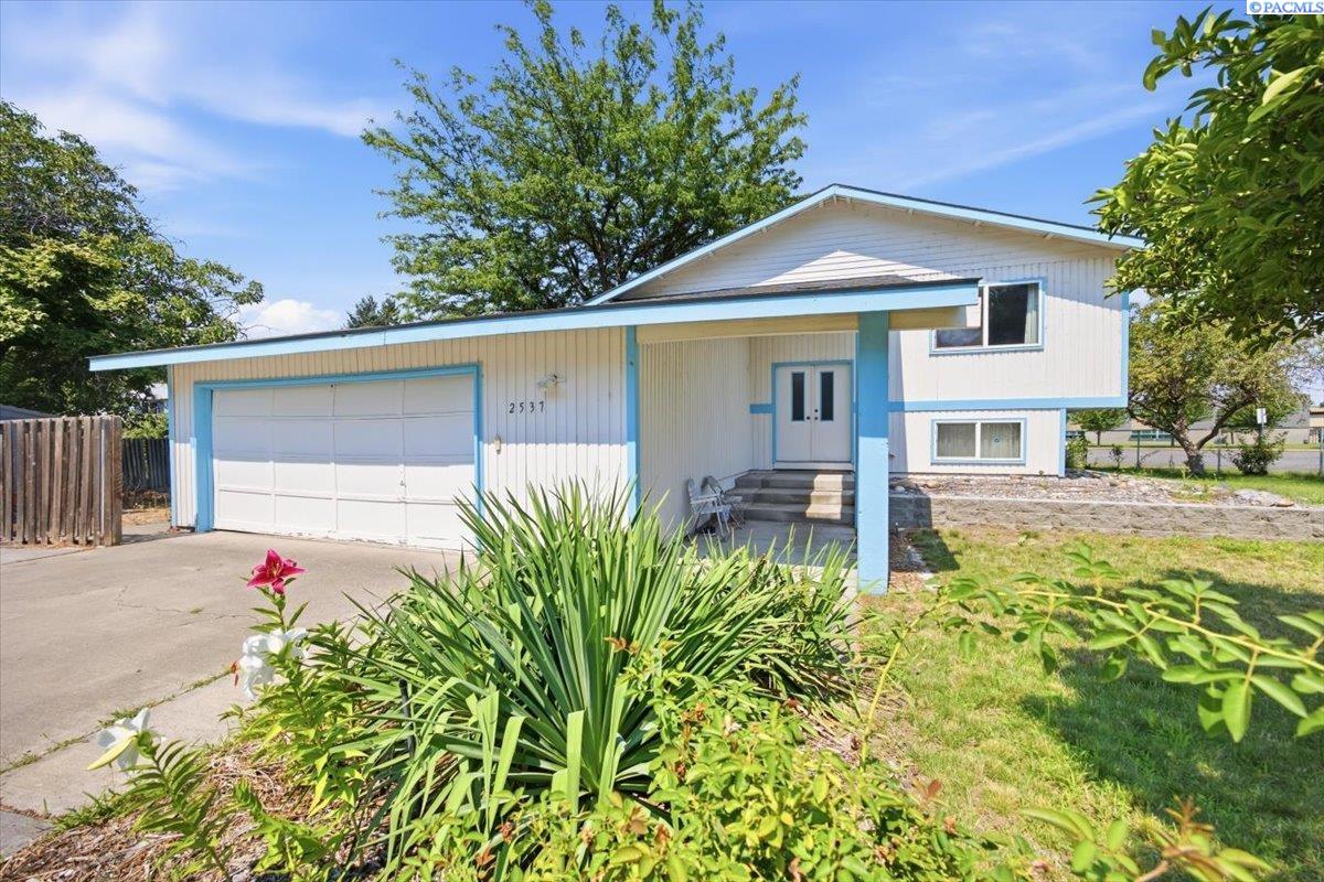 2537 Allegheny Court — photo
